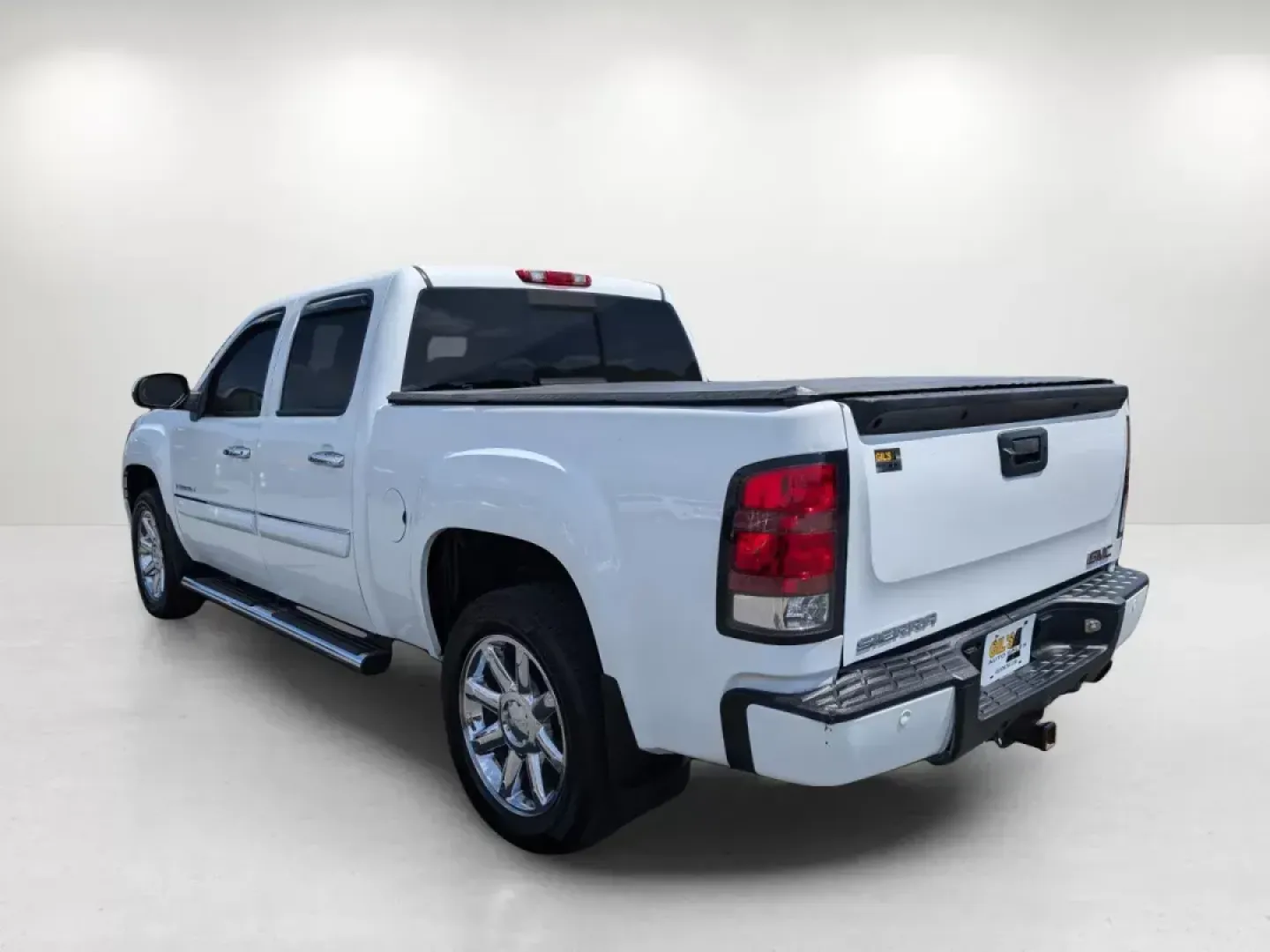 2008 /Ebony GMC Sierra Denali (2GTEK638181) with an Gas V8 6.2L/378.3 engine, 6-Speed HD Automatic w/OD transmission, located at 3959 U.S. 80 W, Phenix City, AL, 36870, (334) 297-4885, 32.469296, -85.135185 - 2008 GMC Sierra Denali - Photo#3