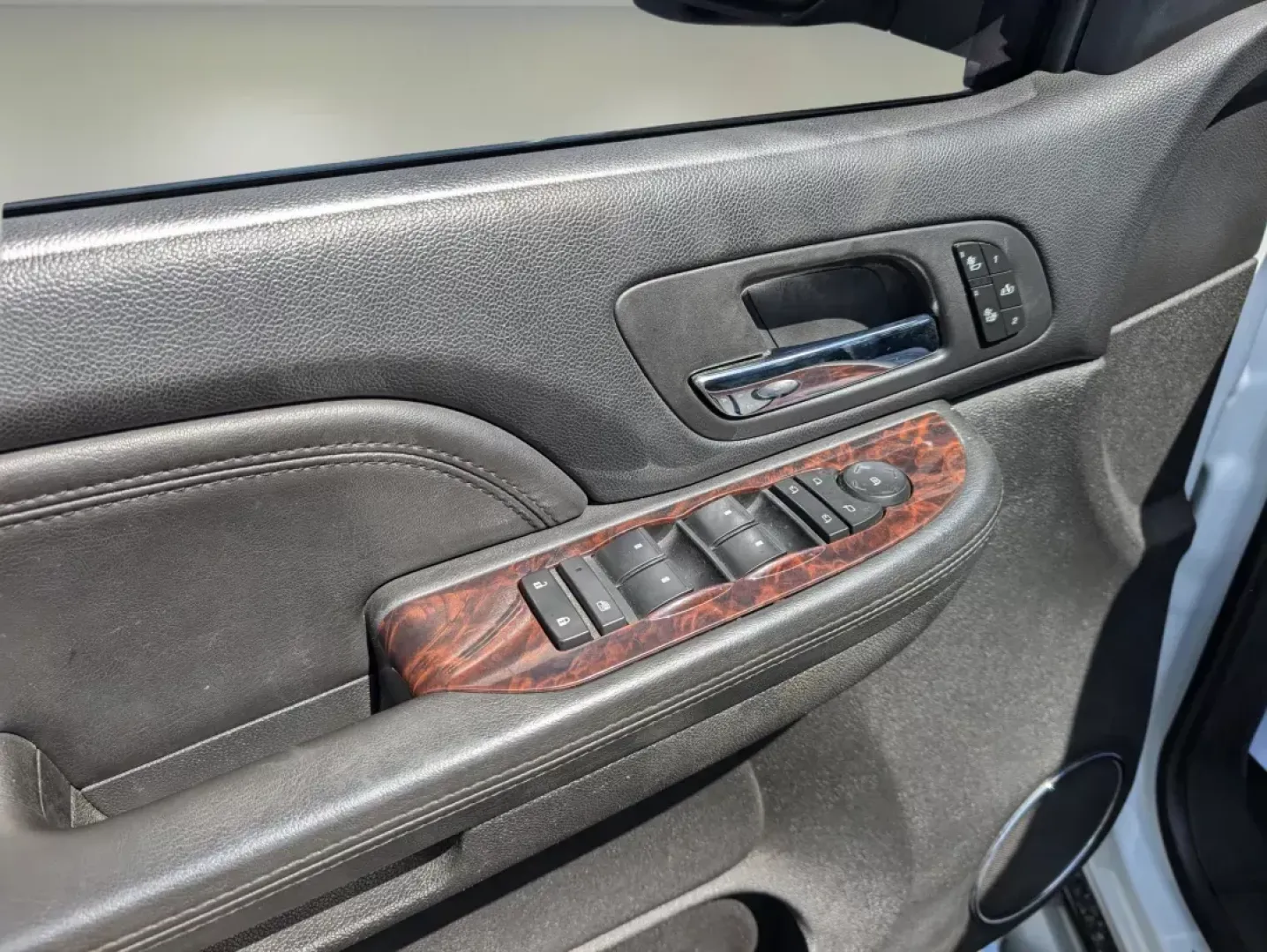 2008 /Ebony GMC Sierra Denali (2GTEK638181) with an Gas V8 6.2L/378.3 engine, 6-Speed HD Automatic w/OD transmission, located at 3959 U.S. 80 W, Phenix City, AL, 36870, (334) 297-4885, 32.469296, -85.135185 - 2008 GMC Sierra Denali - Photo#9
