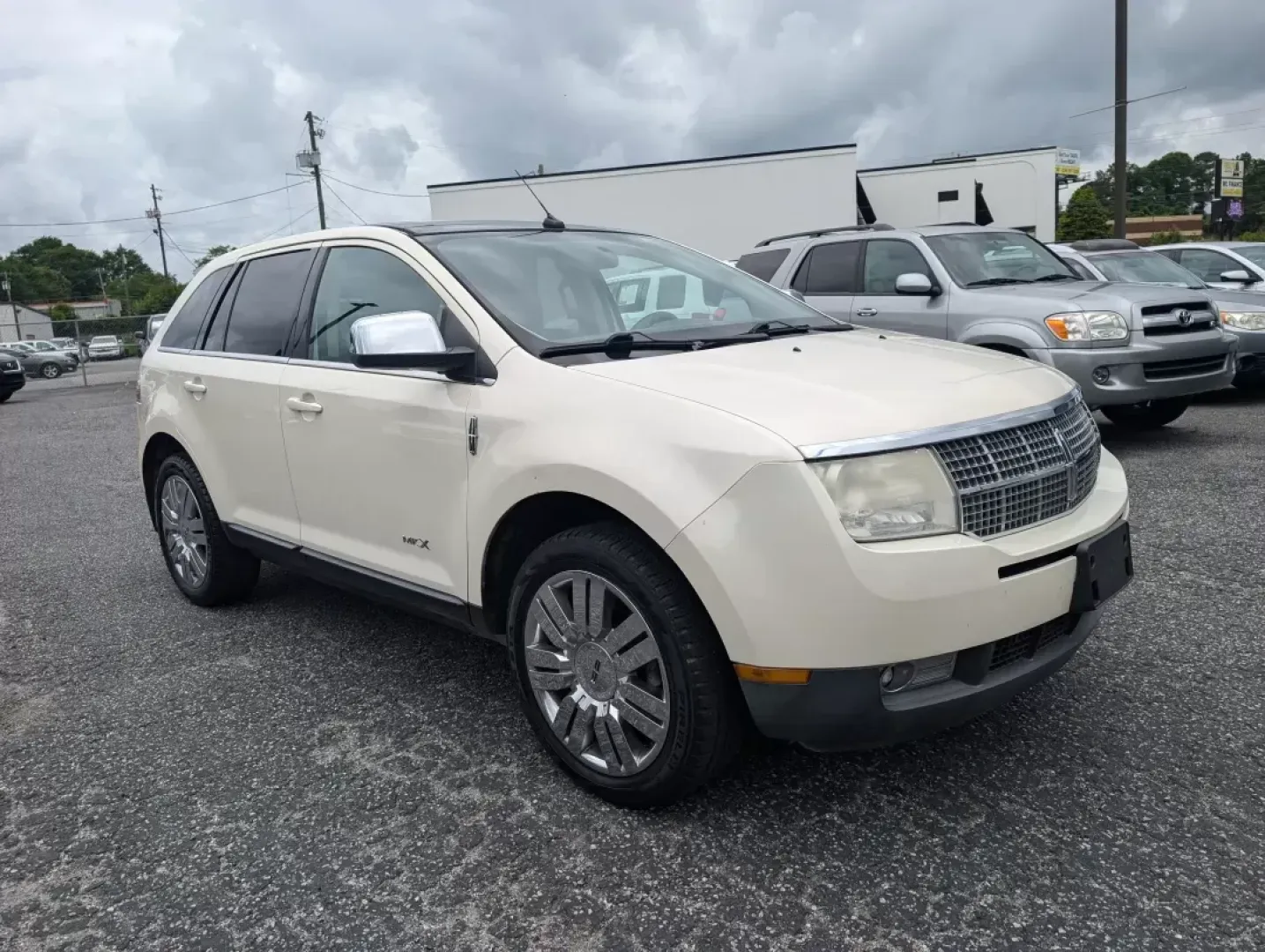 2008 Lincoln MKX (2LMDU68C38B) with an Other engine, located at 3959 U.S. 80 W, Phenix City, AL, 36870, (334) 297-4885, 32.469296, -85.135185 - **Discover the Perfect Family Companion: 2008 Lincoln MKX at Gils Auto Phenix City**<br /> <br /> Are you in search of a reliable vehicle that combines comfort, safety, and style for your growing family? Look no further than the 2008 Lincoln MKX available now at Gils Auto in Phenix City, AL. With i - Photo#2