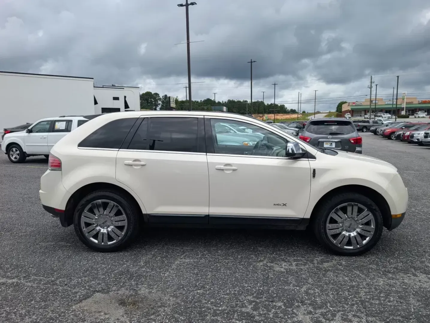 2008 Lincoln MKX (2LMDU68C38B) with an Other engine, located at 3959 U.S. 80 W, Phenix City, AL, 36870, (334) 297-4885, 32.469296, -85.135185 - **Discover the Perfect Family Companion: 2008 Lincoln MKX at Gils Auto Phenix City**<br /> <br /> Are you in search of a reliable vehicle that combines comfort, safety, and style for your growing family? Look no further than the 2008 Lincoln MKX available now at Gils Auto in Phenix City, AL. With i - Photo#3