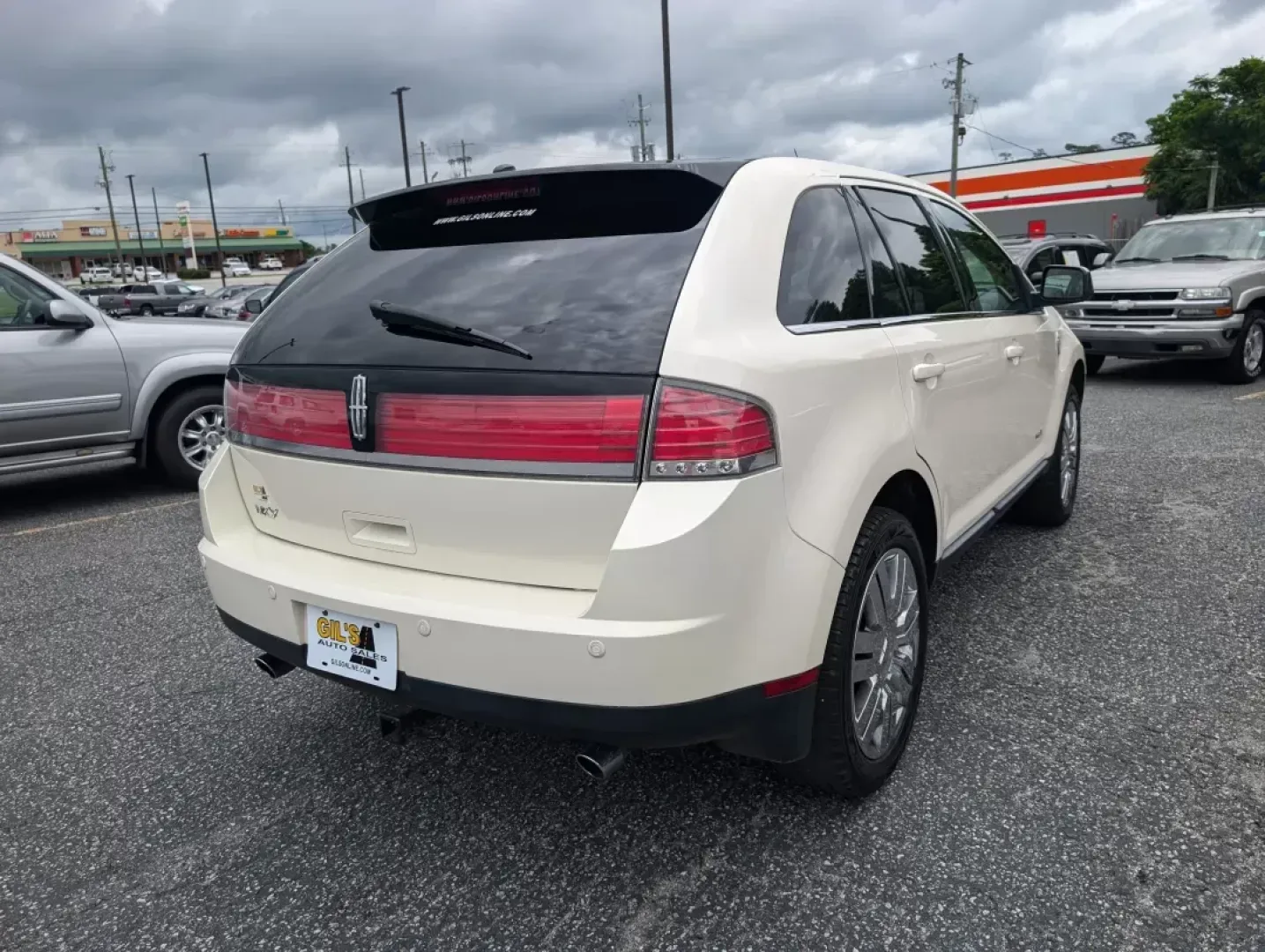 2008 Lincoln MKX (2LMDU68C38B) with an Other engine, located at 3959 U.S. 80 W, Phenix City, AL, 36870, (334) 297-4885, 32.469296, -85.135185 - **Discover the Perfect Family Companion: 2008 Lincoln MKX at Gils Auto Phenix City**<br /> <br /> Are you in search of a reliable vehicle that combines comfort, safety, and style for your growing family? Look no further than the 2008 Lincoln MKX available now at Gils Auto in Phenix City, AL. With i - Photo#4