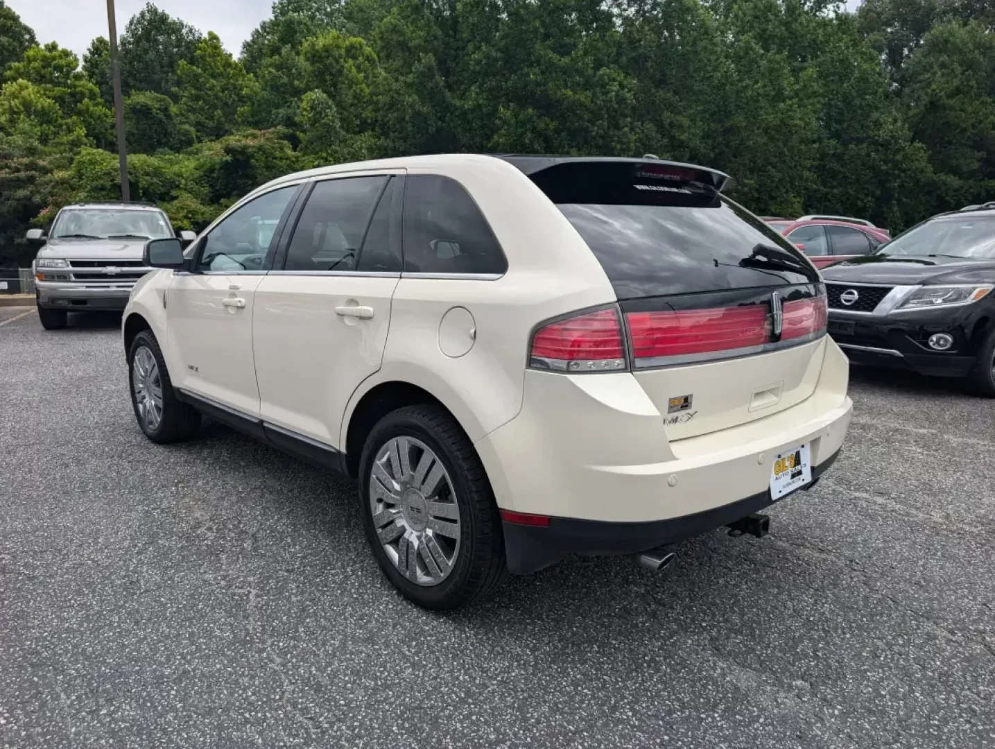 2008 Lincoln MKX (2LMDU68C38B) with an Other engine, located at 3959 U.S. 80 W, Phenix City, AL, 36870, (334) 297-4885, 32.469296, -85.135185 - **Discover the Perfect Family Companion: 2008 Lincoln MKX at Gils Auto Phenix City**<br /> <br /> Are you in search of a reliable vehicle that combines comfort, safety, and style for your growing family? Look no further than the 2008 Lincoln MKX available now at Gils Auto in Phenix City, AL. With i - Photo#6