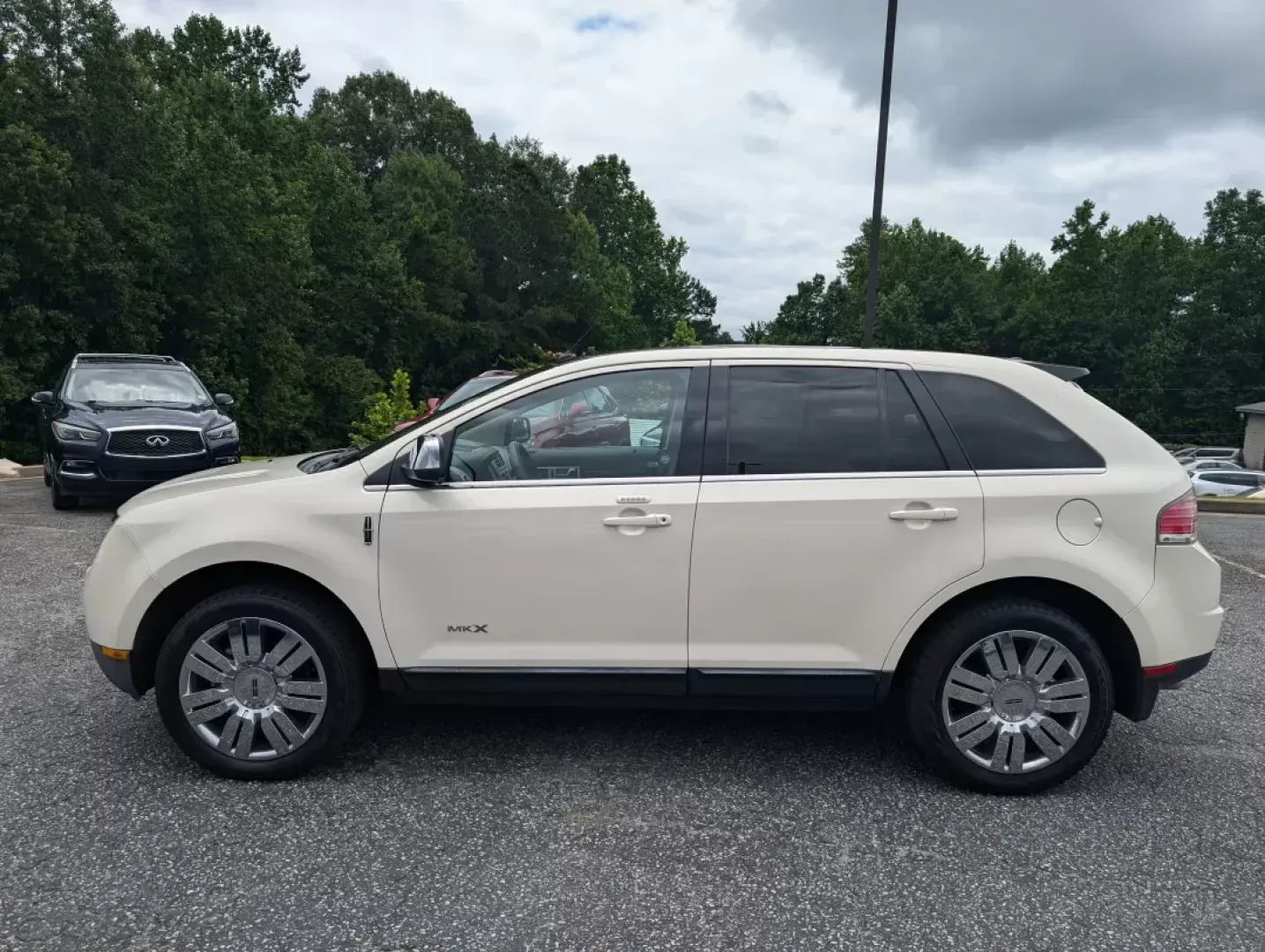 2008 Lincoln MKX (2LMDU68C38B) with an Other engine, located at 3959 U.S. 80 W, Phenix City, AL, 36870, (334) 297-4885, 32.469296, -85.135185 - **Discover the Perfect Family Companion: 2008 Lincoln MKX at Gils Auto Phenix City**<br /> <br /> Are you in search of a reliable vehicle that combines comfort, safety, and style for your growing family? Look no further than the 2008 Lincoln MKX available now at Gils Auto in Phenix City, AL. With i - Photo#7