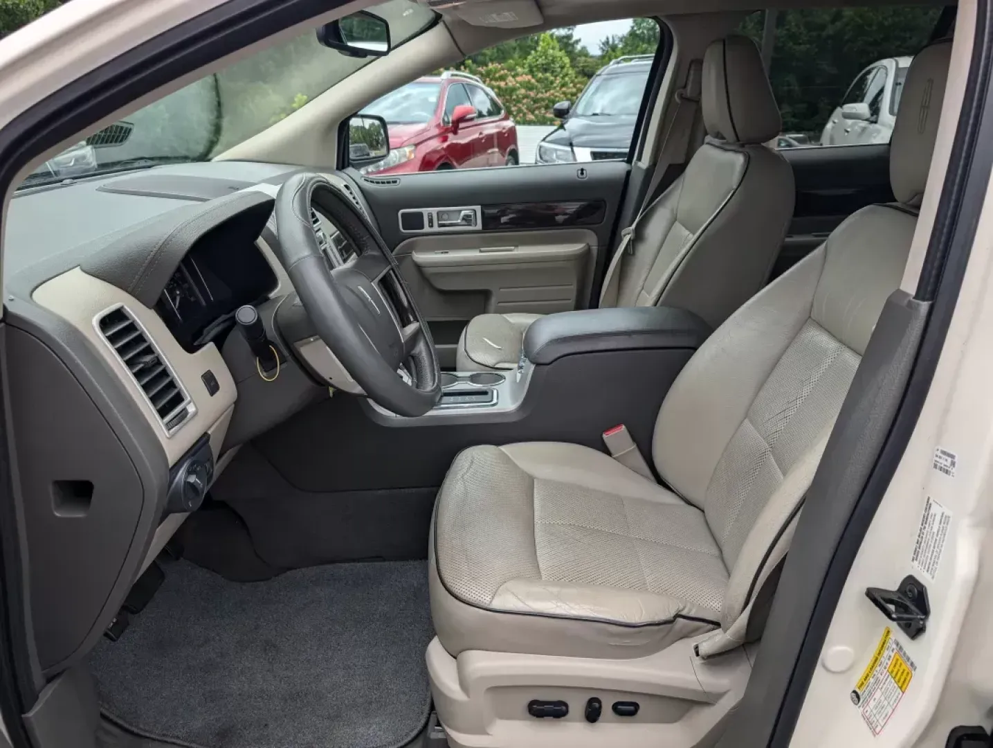 2008 Lincoln MKX (2LMDU68C38B) with an Other engine, located at 3959 U.S. 80 W, Phenix City, AL, 36870, (334) 297-4885, 32.469296, -85.135185 - **Discover the Perfect Family Companion: 2008 Lincoln MKX at Gils Auto Phenix City**<br /> <br /> Are you in search of a reliable vehicle that combines comfort, safety, and style for your growing family? Look no further than the 2008 Lincoln MKX available now at Gils Auto in Phenix City, AL. With i - Photo#9