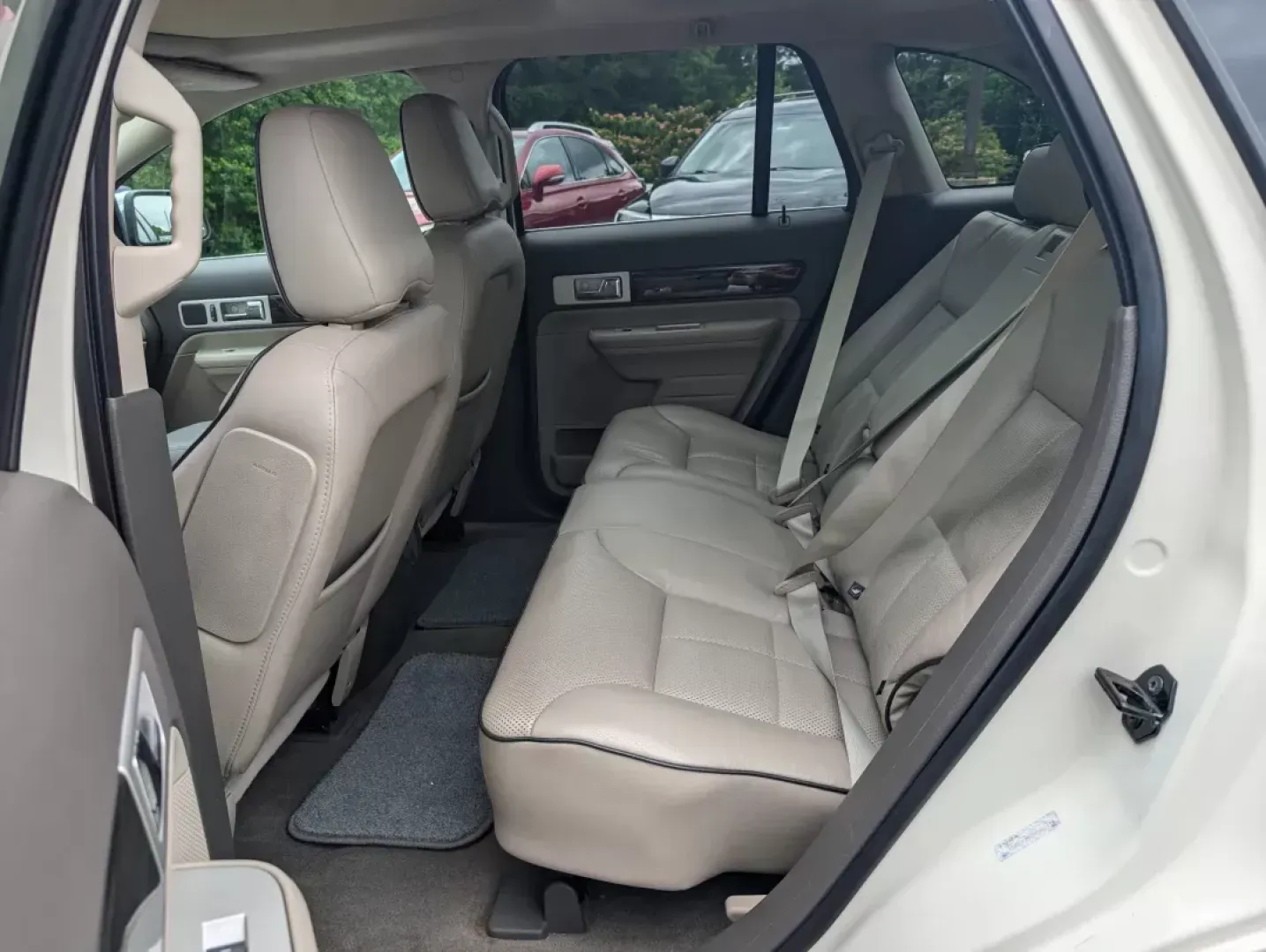 2008 Lincoln MKX (2LMDU68C38B) with an Other engine, located at 3959 U.S. 80 W, Phenix City, AL, 36870, (334) 297-4885, 32.469296, -85.135185 - **Discover the Perfect Family Companion: 2008 Lincoln MKX at Gils Auto Phenix City**<br /> <br /> Are you in search of a reliable vehicle that combines comfort, safety, and style for your growing family? Look no further than the 2008 Lincoln MKX available now at Gils Auto in Phenix City, AL. With i - Photo#10