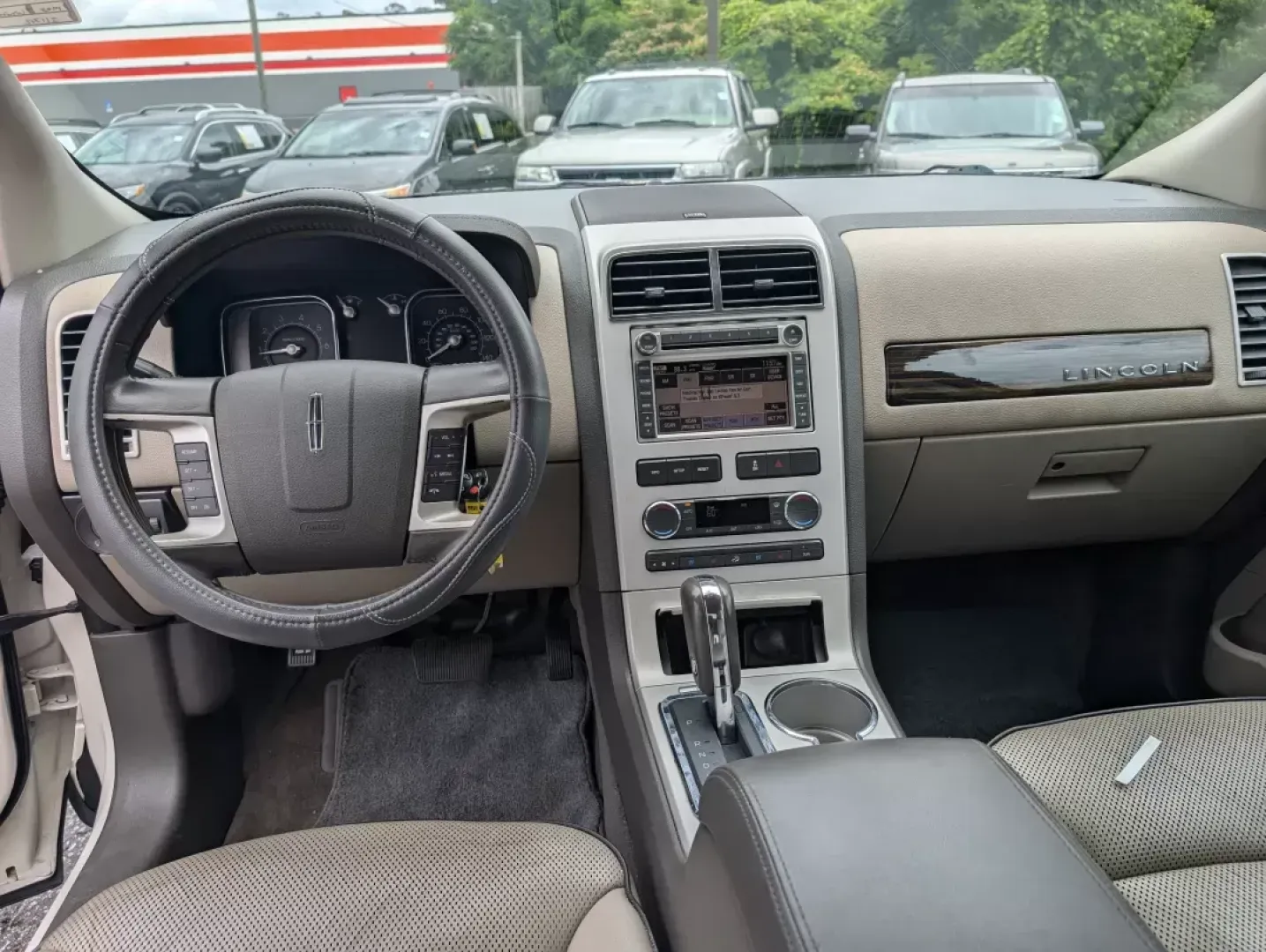 2008 Lincoln MKX (2LMDU68C38B) with an Other engine, located at 3959 U.S. 80 W, Phenix City, AL, 36870, (334) 297-4885, 32.469296, -85.135185 - **Discover the Perfect Family Companion: 2008 Lincoln MKX at Gils Auto Phenix City**<br /> <br /> Are you in search of a reliable vehicle that combines comfort, safety, and style for your growing family? Look no further than the 2008 Lincoln MKX available now at Gils Auto in Phenix City, AL. With i - Photo#11