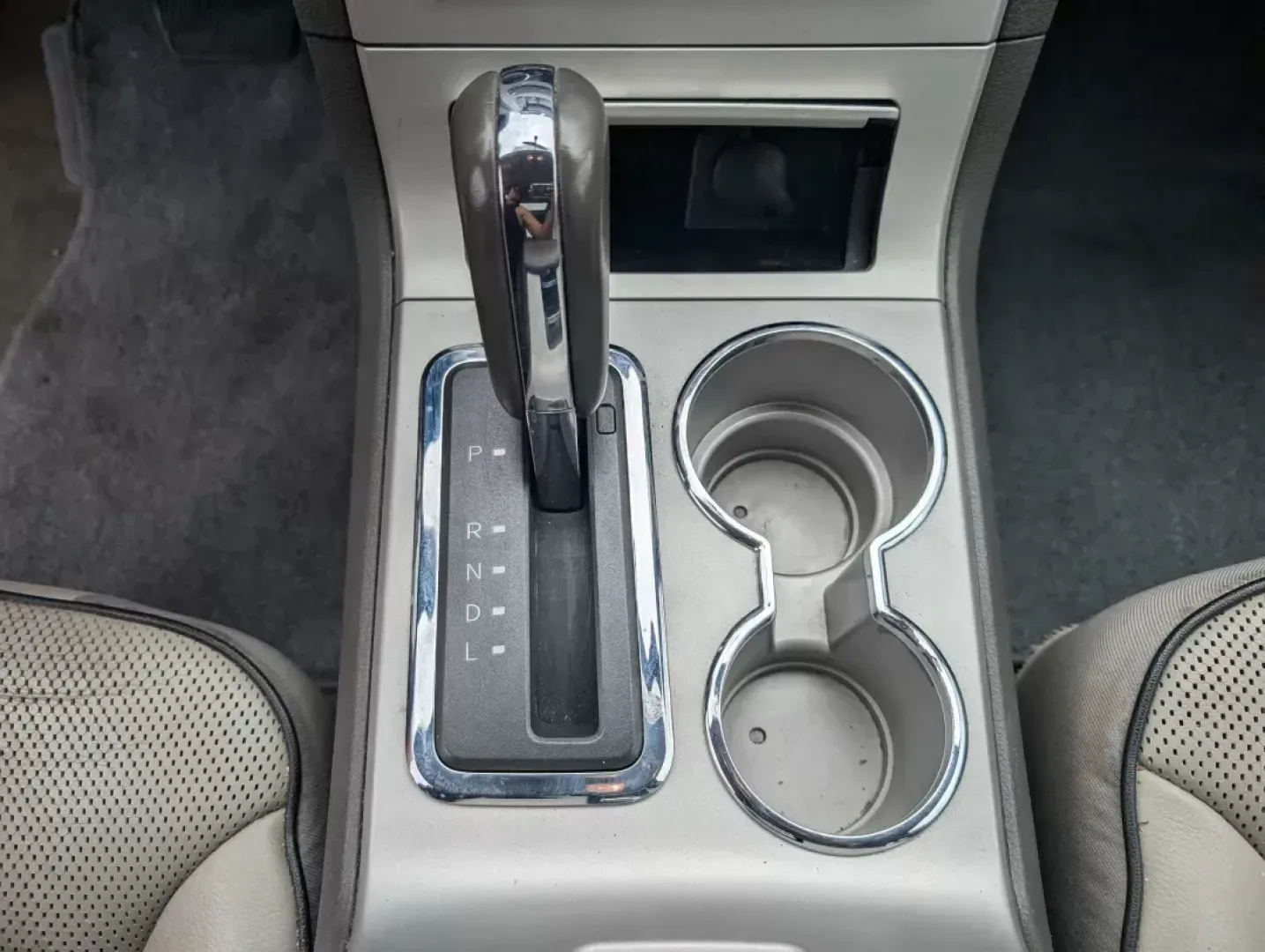 2008 Lincoln MKX (2LMDU68C38B) with an Other engine, located at 3959 U.S. 80 W, Phenix City, AL, 36870, (334) 297-4885, 32.469296, -85.135185 - **Discover the Perfect Family Companion: 2008 Lincoln MKX at Gils Auto Phenix City**<br /> <br /> Are you in search of a reliable vehicle that combines comfort, safety, and style for your growing family? Look no further than the 2008 Lincoln MKX available now at Gils Auto in Phenix City, AL. With i - Photo#12