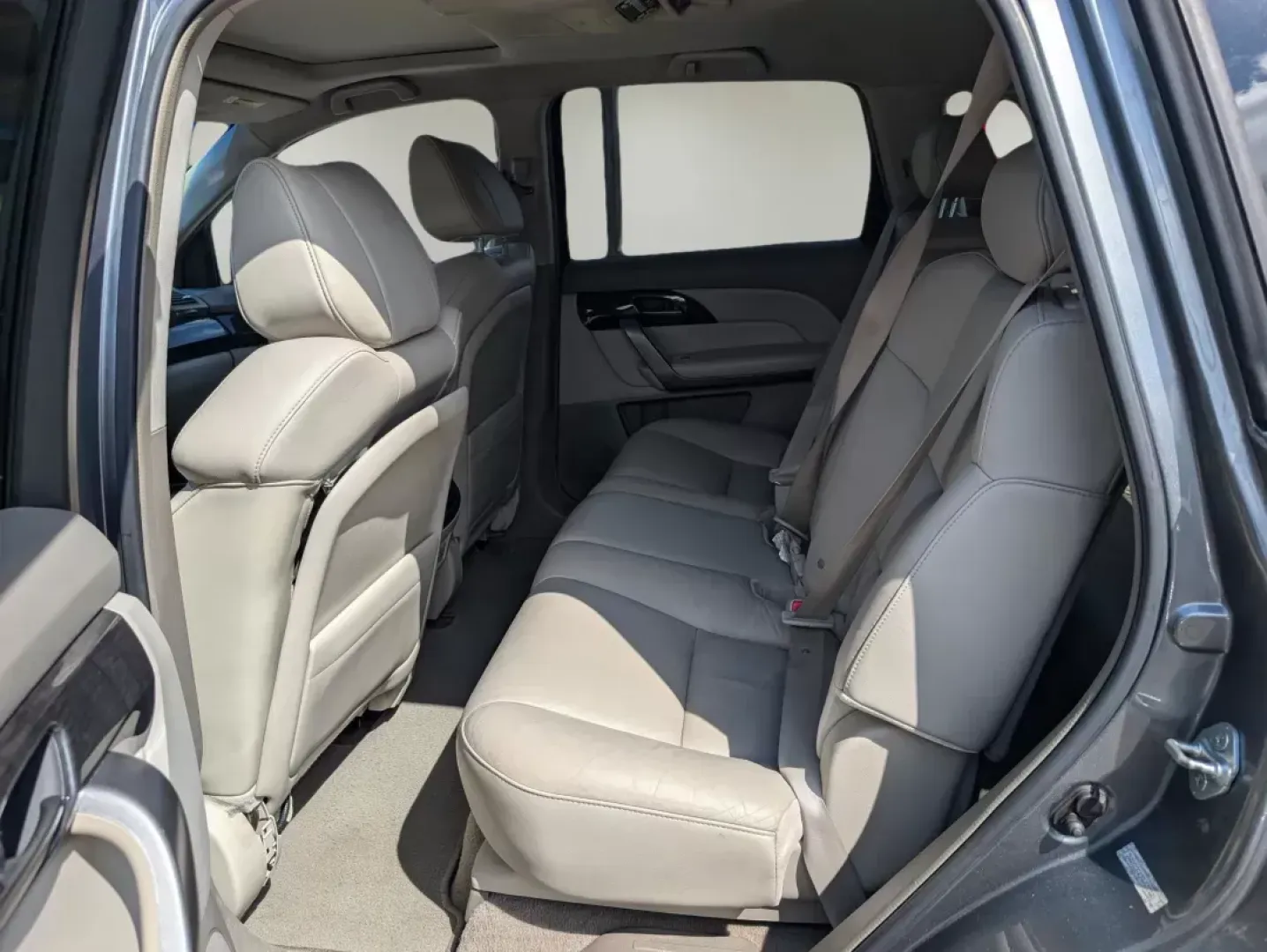 2009 Acura MDX Tech/Entertainment Pkg (2HNYD28429H) with an Gas V6 3.7L/ engine, 5-Speed Automatic w/OD transmission, located at 3959 U.S. 80 W, Phenix City, AL, 36870, (334) 297-4885, 32.469296, -85.135185 - **Discover Your Next Adventure with the 2009 Acura MDX at Gils Auto - Phenix City!**<br /> <br /> Are you ready to elevate your family outings or weekend getaways? Look no further than this stunning 2009 Acura MDX, a vehicle designed to enhance your lifestyle while providing the versatility needed f - Photo#11