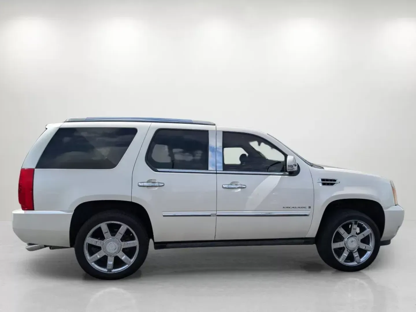 2009 /Cashmere/Cocoa Cadillac Escalade (1GYFC53229R) with an Gas V8 6.2L/376 engine, 6-Speed HD Automatic w/OD transmission, located at 3959 U.S. 80 W, Phenix City, AL, 36870, (334) 297-4885, 32.469296, -85.135185 - 2009 Cadillac Escalade - Photo#4