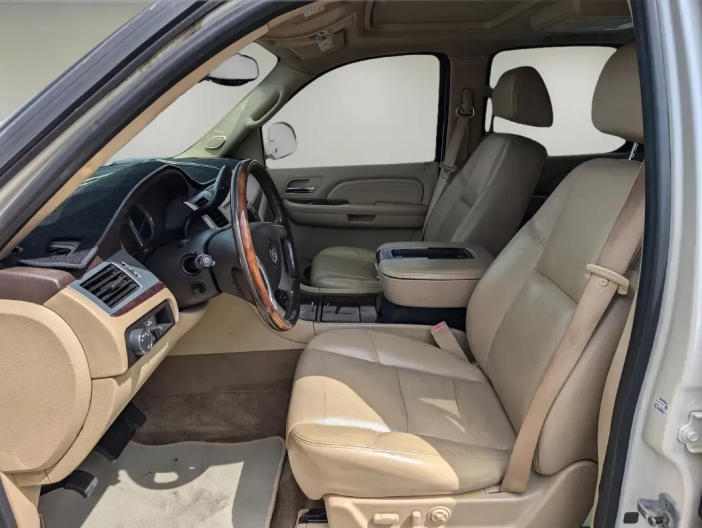 2009 /Cashmere/Cocoa Cadillac Escalade (1GYFC53229R) with an Gas V8 6.2L/376 engine, 6-Speed HD Automatic w/OD transmission, located at 3959 U.S. 80 W, Phenix City, AL, 36870, (334) 297-4885, 32.469296, -85.135185 - 2009 Cadillac Escalade - Photo#10