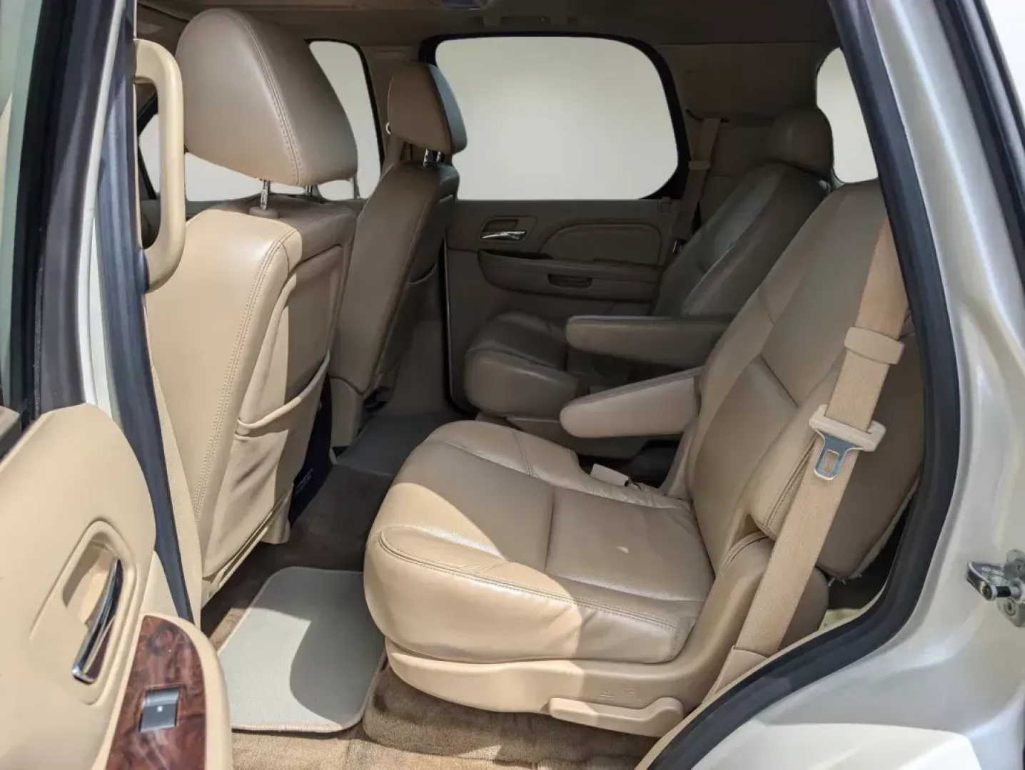 2009 /Cashmere/Cocoa Cadillac Escalade (1GYFC53229R) with an Gas V8 6.2L/376 engine, 6-Speed HD Automatic w/OD transmission, located at 3959 U.S. 80 W, Phenix City, AL, 36870, (334) 297-4885, 32.469296, -85.135185 - 2009 Cadillac Escalade - Photo#11