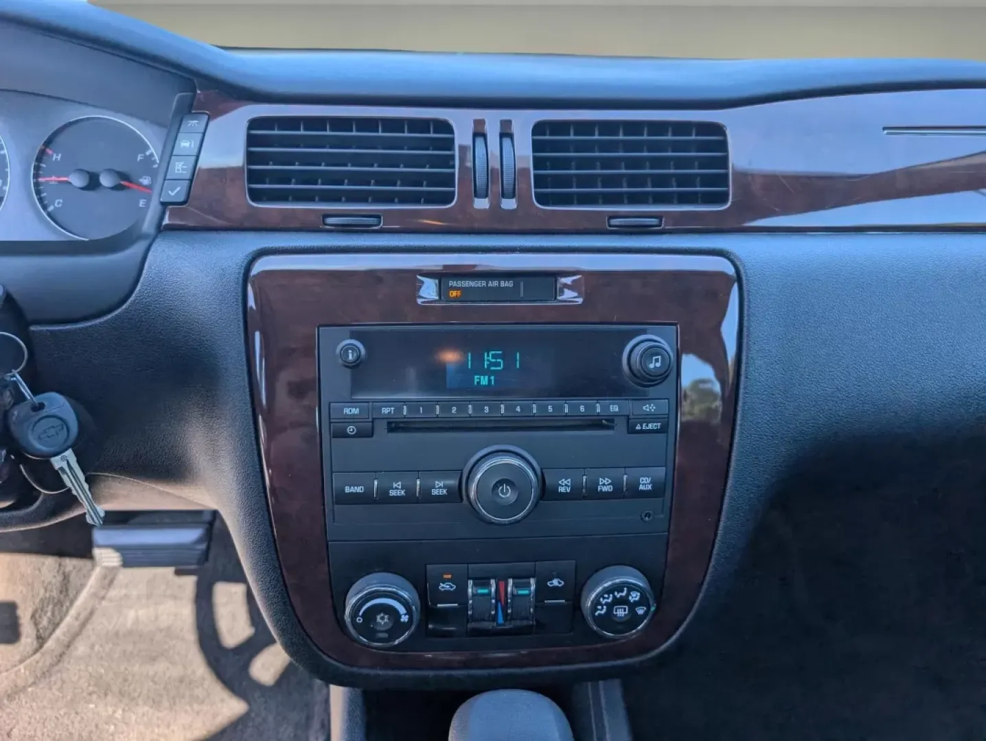 2009 /Ebony Chevrolet Impala 3.5L LT (2G1WT57N991) with an Other engine, located at 3959 U.S. 80 W, Phenix City, AL, 36870, (334) 297-4885, 32.469296, -85.135185 - Elevate your daily commute or family road trips with the 2009 Chevrolet Impala LT-a perfect balance of comfort, reliability, and style. This sedan is not just a car; it's your ticket to enjoyable journeys, whether you're navigating the busy streets of Prattville or exploring the scenic routes of Ala - Photo#13