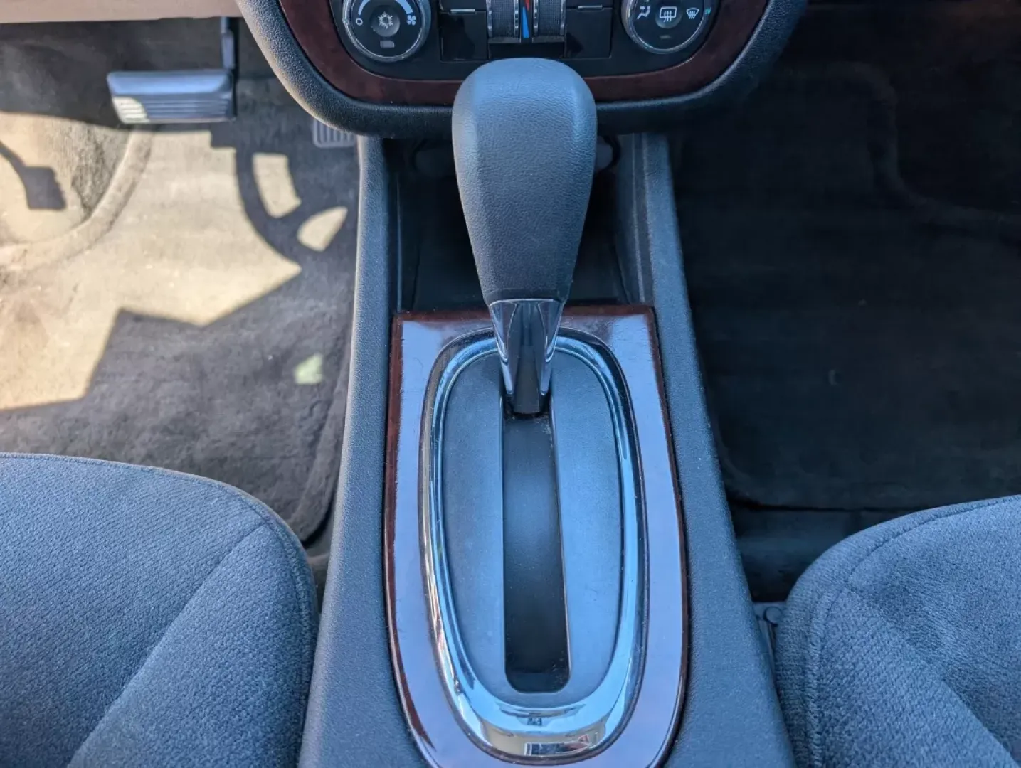 2009 /Ebony Chevrolet Impala 3.5L LT (2G1WT57N991) with an Other engine, located at 3959 U.S. 80 W, Phenix City, AL, 36870, (334) 297-4885, 32.469296, -85.135185 - Elevate your daily commute or family road trips with the 2009 Chevrolet Impala LT-a perfect balance of comfort, reliability, and style. This sedan is not just a car; it's your ticket to enjoyable journeys, whether you're navigating the busy streets of Prattville or exploring the scenic routes of Ala - Photo#14