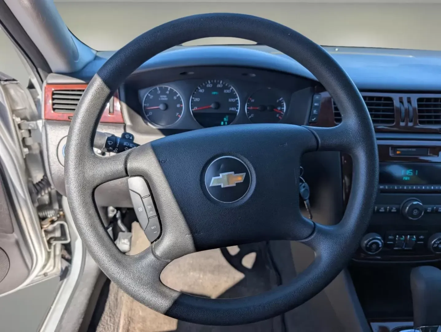 2009 /Ebony Chevrolet Impala 3.5L LT (2G1WT57N991) with an Other engine, located at 3959 U.S. 80 W, Phenix City, AL, 36870, (334) 297-4885, 32.469296, -85.135185 - Elevate your daily commute or family road trips with the 2009 Chevrolet Impala LT-a perfect balance of comfort, reliability, and style. This sedan is not just a car; it's your ticket to enjoyable journeys, whether you're navigating the busy streets of Prattville or exploring the scenic routes of Ala - Photo#16