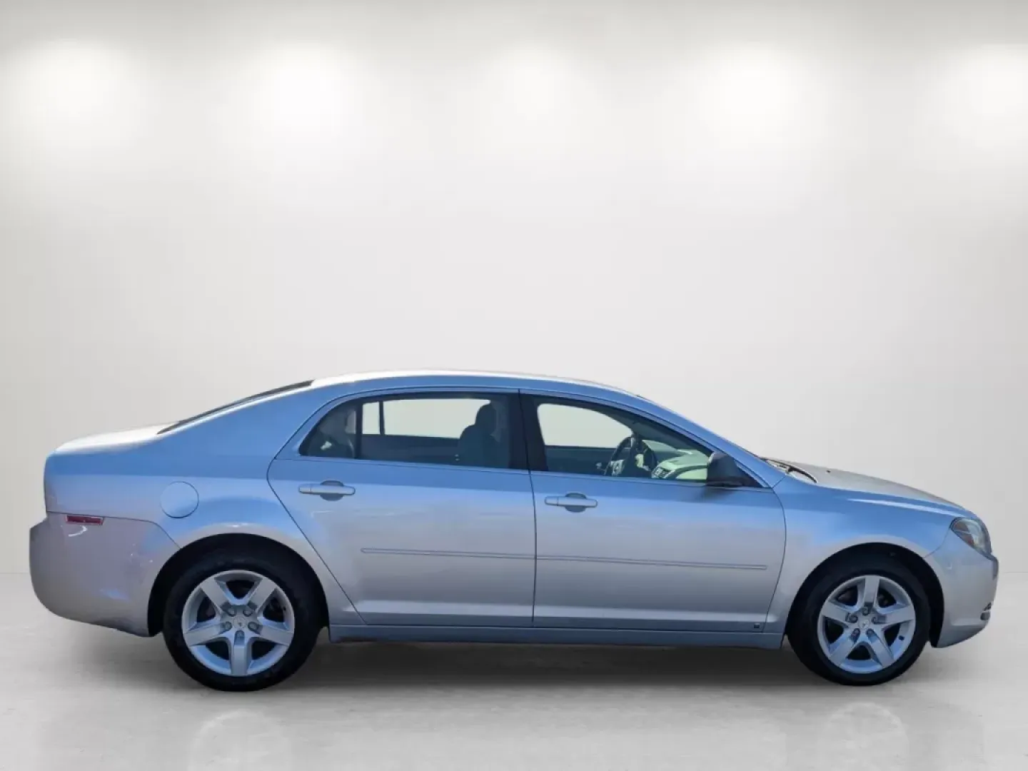 2009 /Titanium Chevrolet Malibu LS w/1LS (1G1ZG57B194) with an Other engine, located at 3959 U.S. 80 W, Phenix City, AL, 36870, (334) 297-4885, 32.469296, -85.135185 - ### 2009 Chevrolet Malibu LS w/1LS A Perfect Family Sedan for Any Journey!<br /> <br /> At Gils Auto in Phenix City, AL, we understand that finding the right vehicle is more than just a purchase; it's about enhancing your lifestyle. Imagine cruising down U.S. 80, the sun shining, and your family co - Photo#4