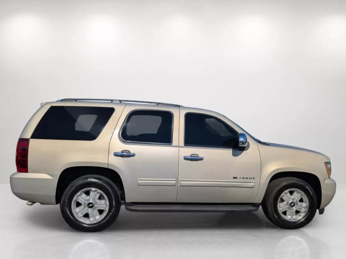 2009 /Ebony Chevrolet Tahoe LS (1GNEC13329R) with an Other engine, located at 5115 14th Ave., Columbus, GA, 31904, (706) 323-0345, 32.511494, -84.971046 - **Explore the Open Road in This 2009 Chevrolet Tahoe Your Next Adventure Awaits!**<br /> <br /> Are you dreaming of weekend getaways with family, or perhaps a reliable companion for your daily commute? Look no further! The 2009 Chevrolet Tahoe LS is the ideal SUV for those who crave versatility wit - Photo#3