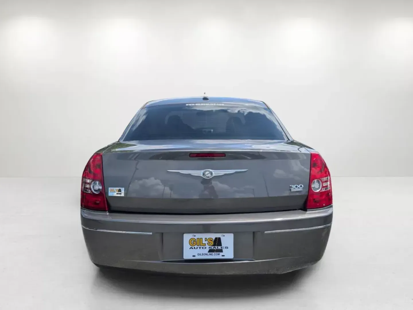 2009 /Dark slate gray Chrysler 300 Touring (2C3KA53V69H) with an Gas V6 3.5L/214 engine, 4-Speed Automatic transmission, located at 3959 U.S. 80 W, Phenix City, AL, 36870, (334) 297-4885, 32.469296, -85.135185 - Welcome to a new chapter in your driving experience! Whether you're navigating the bustling streets of Phenix City or embarking on a weekend getaway, the 2009 Chrysler 300 Touring is the perfect vehicle for those seeking a blend of comfort, style, and reliability. With its deep Dark Titanium Metalli - Photo#5