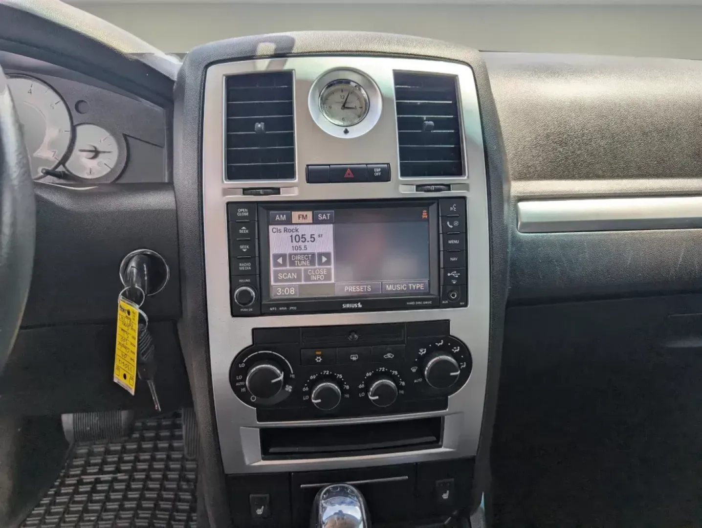 2009 /Dark slate gray Chrysler 300 Touring (2C3KA53V69H) with an Gas V6 3.5L/214 engine, 4-Speed Automatic transmission, located at 3959 U.S. 80 W, Phenix City, AL, 36870, (334) 297-4885, 32.469296, -85.135185 - Welcome to a new chapter in your driving experience! Whether you're navigating the bustling streets of Phenix City or embarking on a weekend getaway, the 2009 Chrysler 300 Touring is the perfect vehicle for those seeking a blend of comfort, style, and reliability. With its deep Dark Titanium Metalli - Photo#14