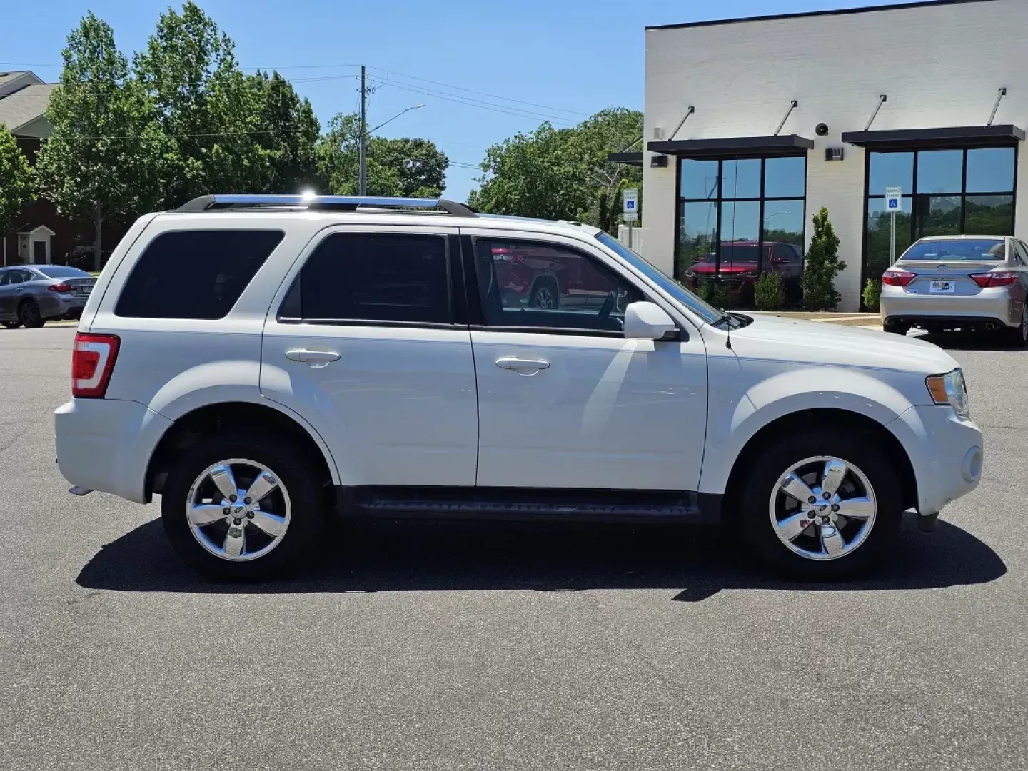 2009 Ford Escape Limited (1FMCU04GX9K) with an Gas V6 3.0L/181 engine, 6-Speed Automatic w/OD transmission, located at 521 Old Farm Lane Rd, Prattville, AL, 36066, (334) 325-1505, 32.482460, -86.416367 - 2009 Ford Escape Limited - Photo#3