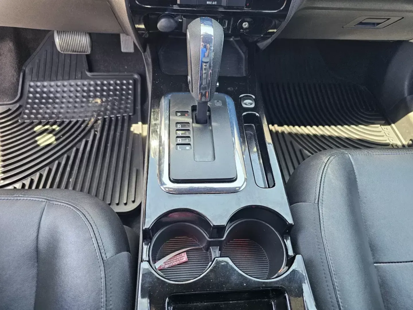 2009 Ford Escape Limited (1FMCU04GX9K) with an Gas V6 3.0L/181 engine, 6-Speed Automatic w/OD transmission, located at 521 Old Farm Lane Rd, Prattville, AL, 36066, (334) 325-1505, 32.482460, -86.416367 - 2009 Ford Escape Limited - Photo#13