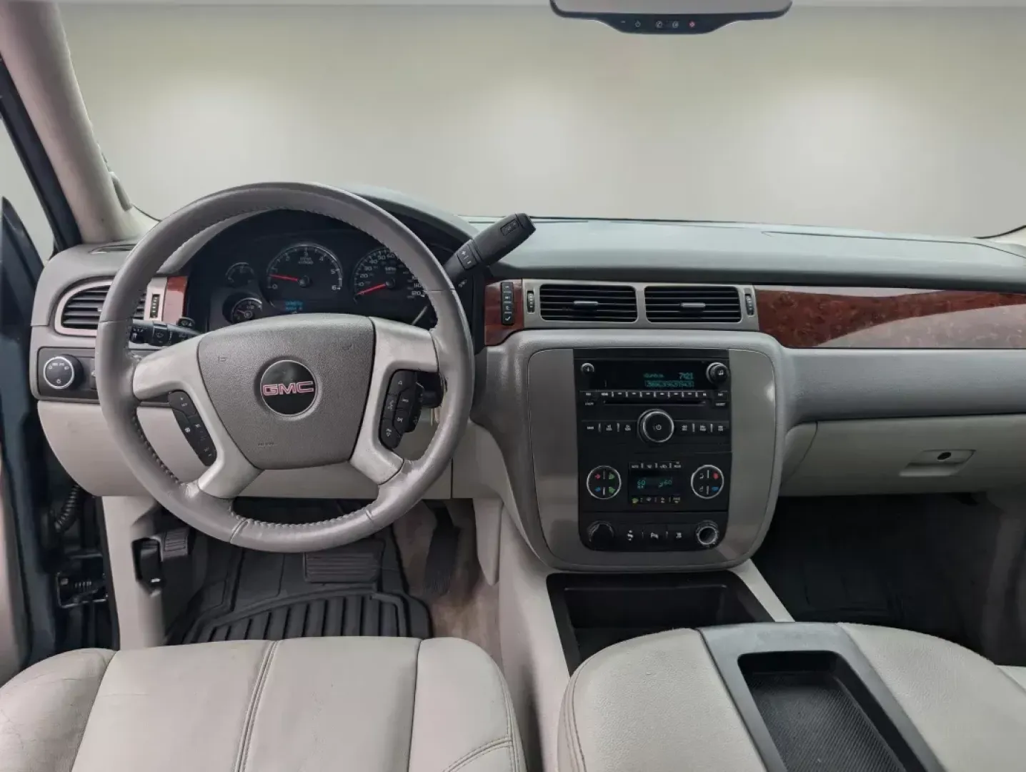 2009 /Light Titanium GMC Yukon SLT w/4SA (1GKEC33339R) with an Other engine, located at 5115 14th Ave., Columbus, GA, 31904, (706) 323-0345, 32.511494, -84.971046 - Experience the ultimate blend of adventure and family comfort with this stunning 2009 GMC Yukon SLT, available now at Gils Auto - Columbus! Perfect for growing families and those who love weekend getaways, this SUV is designed to handle everything from school runs to outdoor escapades. With its spac - Photo#12