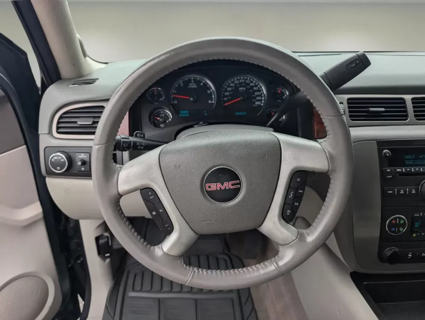 2009 /Light Titanium GMC Yukon SLT w/4SA (1GKEC33339R) with an Other engine, located at 5115 14th Ave., Columbus, GA, 31904, (706) 323-0345, 32.511494, -84.971046 - Experience the ultimate blend of adventure and family comfort with this stunning 2009 GMC Yukon SLT, available now at Gils Auto - Columbus! Perfect for growing families and those who love weekend getaways, this SUV is designed to handle everything from school runs to outdoor escapades. With its spac - Photo#15
