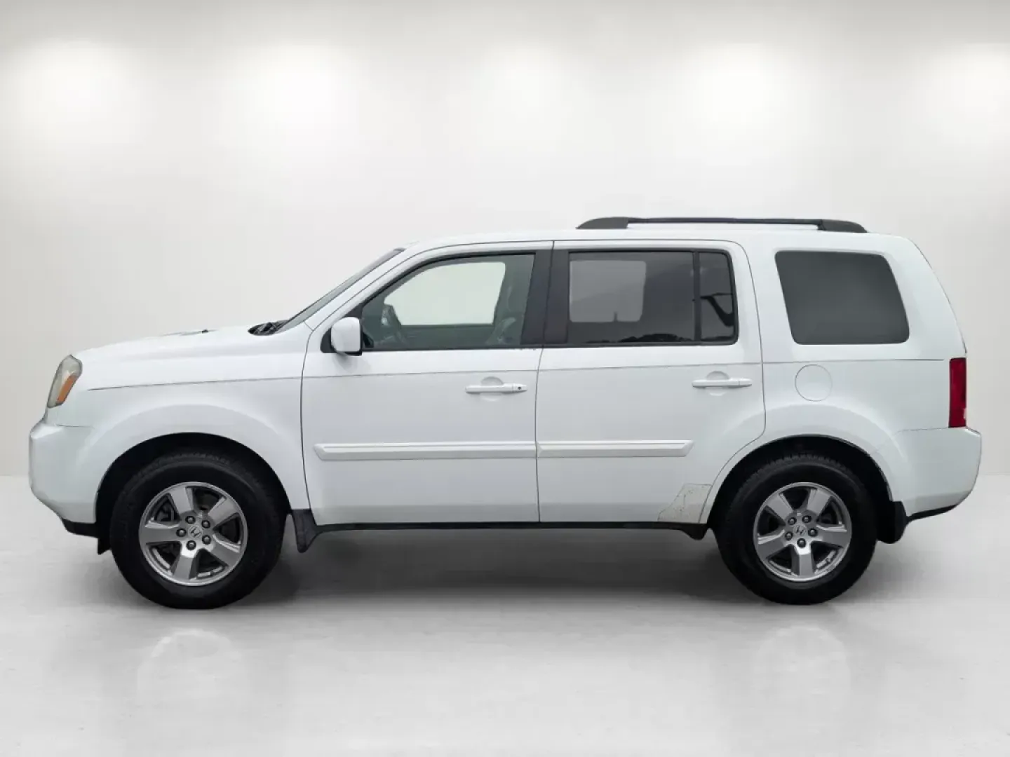 2009 Honda Pilot EX-L (5FNYF385X9B) with an Gas V6 3.5L/212 engine, 5-Speed Automatic w/OD transmission, located at 1430 Gateway Drive, Opelika, AL, 36801, (334) 239-0944, 32.637871, -85.409790 - **Adventure Awaits with the 2009 Honda Pilot EX-L at Gils Auto - Opelika!**<br /> <br /> Are you ready to elevate your family's adventures or make your daily commute more enjoyable? The 2009 Honda Pilot EX-L, available now at Gils Auto, is the perfect blend of reliability, space, and comfort, making - Photo#7