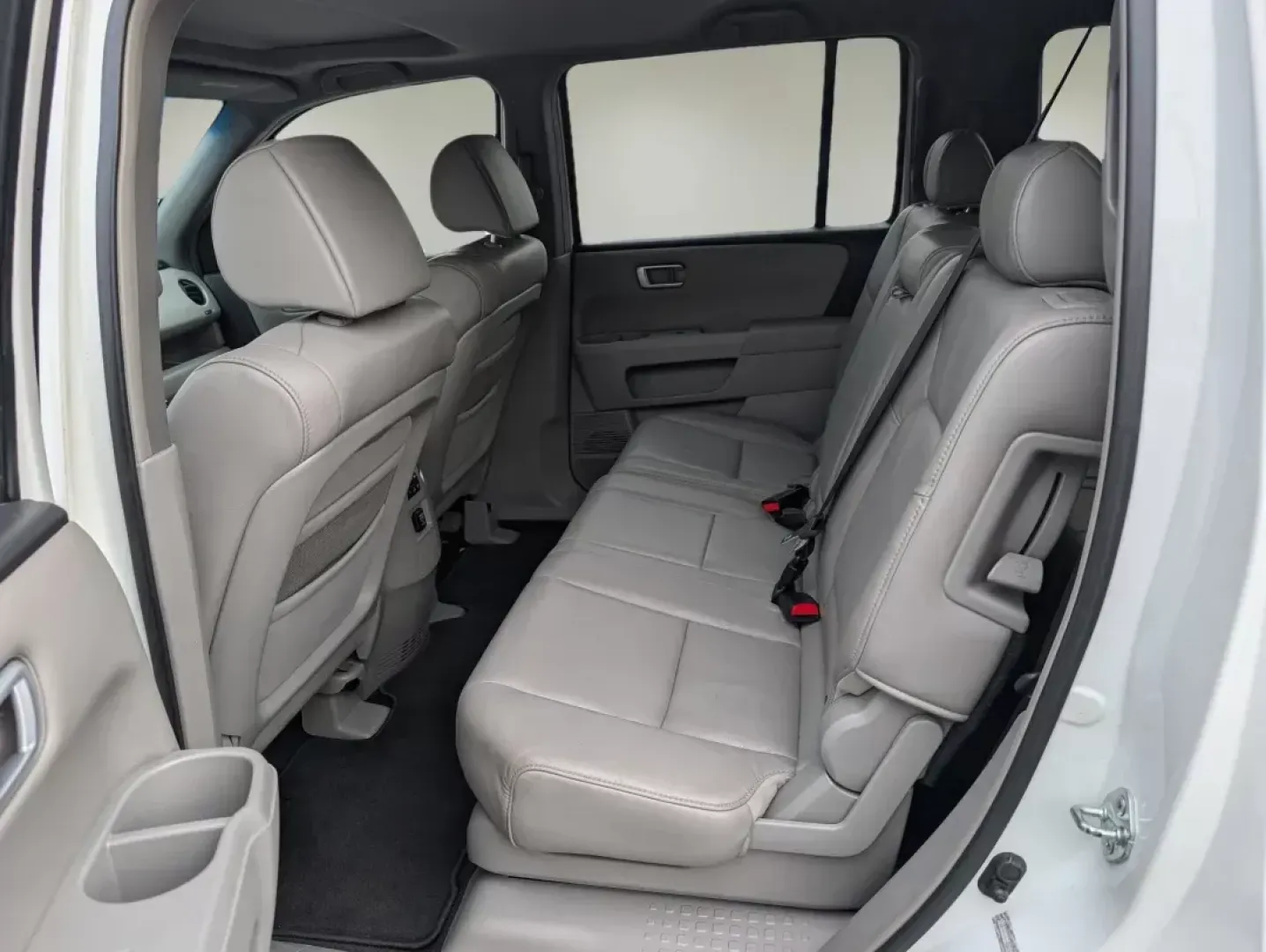 2009 Honda Pilot EX-L (5FNYF385X9B) with an Gas V6 3.5L/212 engine, 5-Speed Automatic w/OD transmission, located at 1430 Gateway Drive, Opelika, AL, 36801, (334) 239-0944, 32.637871, -85.409790 - **Adventure Awaits with the 2009 Honda Pilot EX-L at Gils Auto - Opelika!**<br /> <br /> Are you ready to elevate your family's adventures or make your daily commute more enjoyable? The 2009 Honda Pilot EX-L, available now at Gils Auto, is the perfect blend of reliability, space, and comfort, making - Photo#10