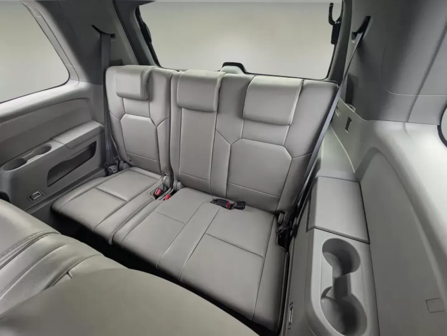 2009 Honda Pilot EX-L (5FNYF385X9B) with an Gas V6 3.5L/212 engine, 5-Speed Automatic w/OD transmission, located at 1430 Gateway Drive, Opelika, AL, 36801, (334) 239-0944, 32.637871, -85.409790 - **Adventure Awaits with the 2009 Honda Pilot EX-L at Gils Auto - Opelika!**<br /> <br /> Are you ready to elevate your family's adventures or make your daily commute more enjoyable? The 2009 Honda Pilot EX-L, available now at Gils Auto, is the perfect blend of reliability, space, and comfort, making - Photo#11