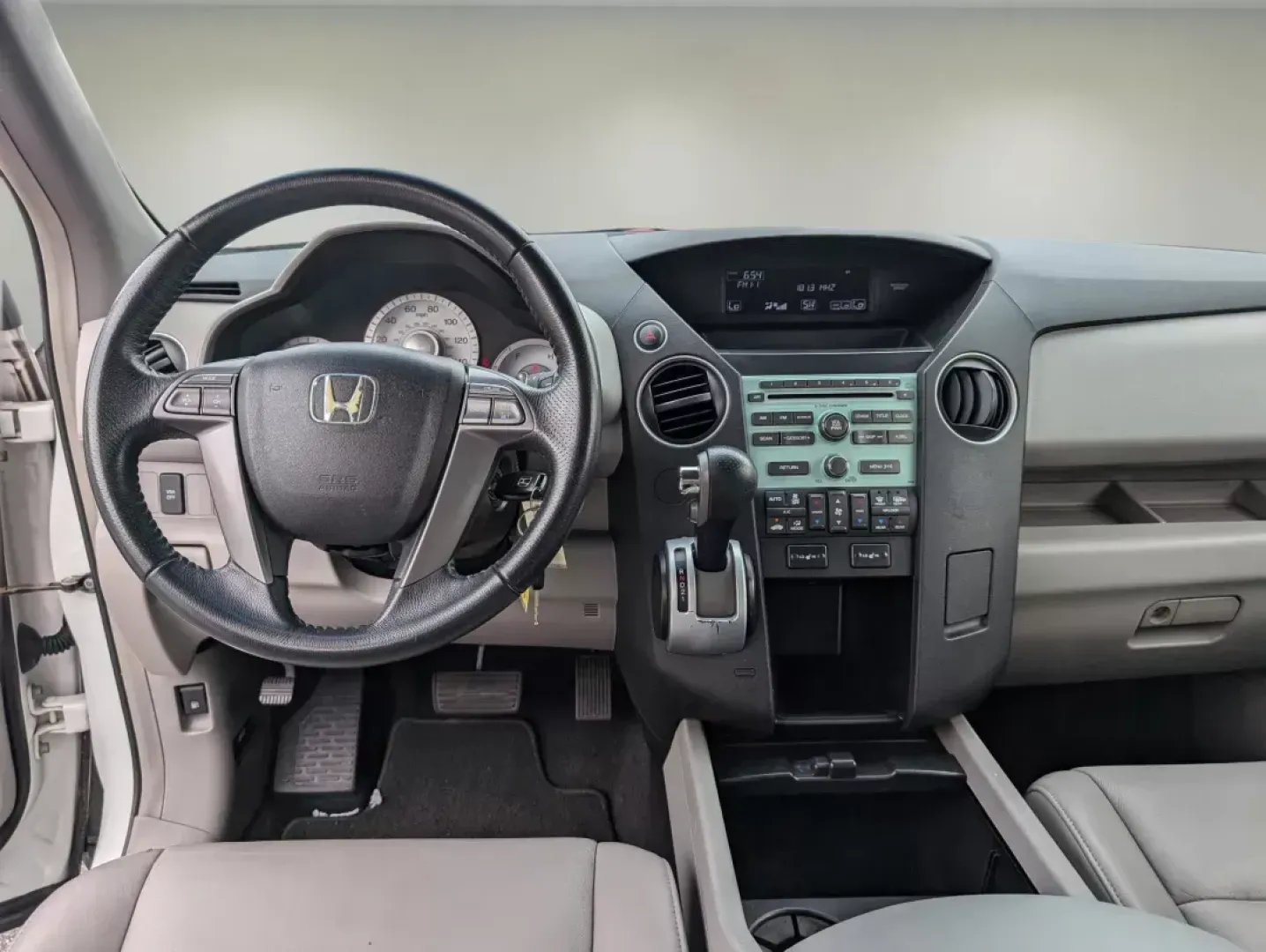 2009 Honda Pilot EX-L (5FNYF385X9B) with an Gas V6 3.5L/212 engine, 5-Speed Automatic w/OD transmission, located at 1430 Gateway Drive, Opelika, AL, 36801, (334) 239-0944, 32.637871, -85.409790 - **Adventure Awaits with the 2009 Honda Pilot EX-L at Gils Auto - Opelika!**<br /> <br /> Are you ready to elevate your family's adventures or make your daily commute more enjoyable? The 2009 Honda Pilot EX-L, available now at Gils Auto, is the perfect blend of reliability, space, and comfort, making - Photo#12