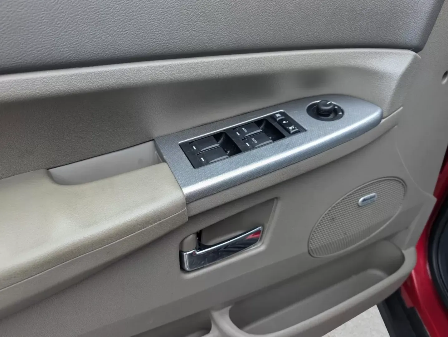 2009 /Khaki Jeep Grand Cherokee Laredo (1J8GS48K59C) with an Other engine, located at 5115 14th Ave., Columbus, GA, 31904, (706) 323-0345, 32.511494, -84.971046 - ### Discover Adventure with the 2009 Jeep Grand Cherokee Laredo at Gils Auto!<br /> <br /> Are you ready to elevate your lifestyle and embark on unforgettable journeys? The 2009 Jeep Grand Cherokee Laredo is your perfect companion for weekend adventures, family outings, or even a daily commute that - Photo#7