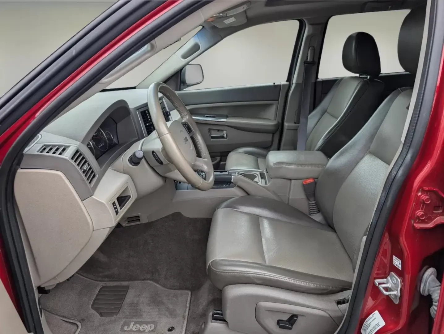 2009 /Khaki Jeep Grand Cherokee Laredo (1J8GS48K59C) with an Other engine, located at 5115 14th Ave., Columbus, GA, 31904, (706) 323-0345, 32.511494, -84.971046 - ### Discover Adventure with the 2009 Jeep Grand Cherokee Laredo at Gils Auto!<br /> <br /> Are you ready to elevate your lifestyle and embark on unforgettable journeys? The 2009 Jeep Grand Cherokee Laredo is your perfect companion for weekend adventures, family outings, or even a daily commute that - Photo#8