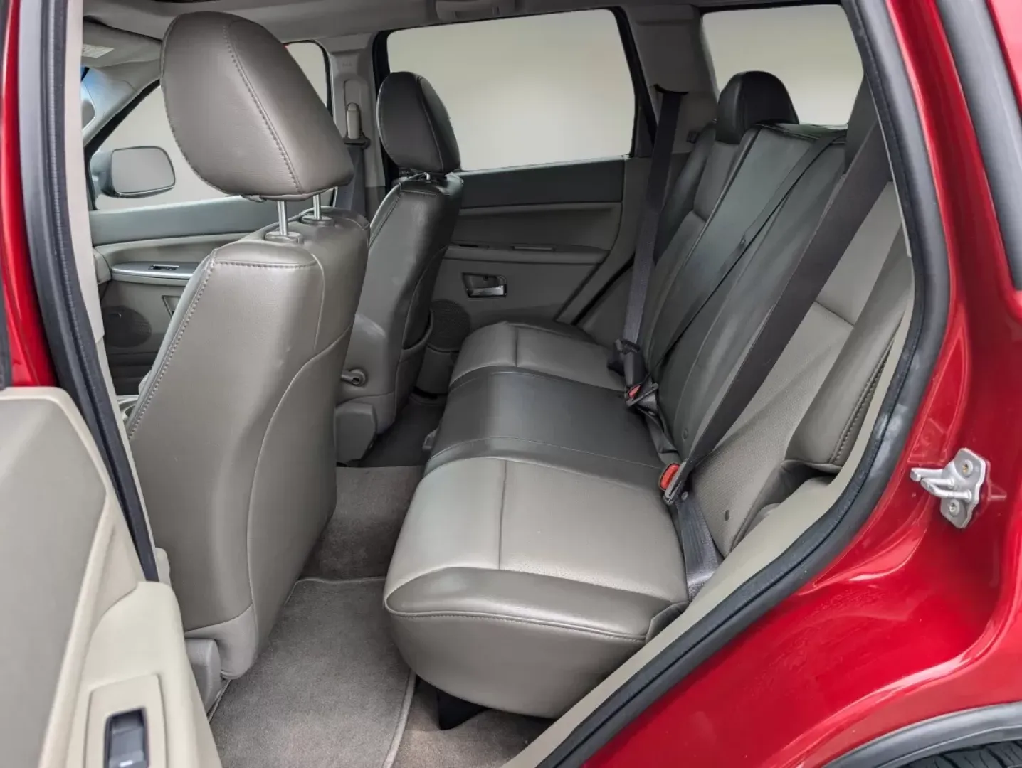 2009 /Khaki Jeep Grand Cherokee Laredo (1J8GS48K59C) with an Other engine, located at 5115 14th Ave., Columbus, GA, 31904, (706) 323-0345, 32.511494, -84.971046 - ### Discover Adventure with the 2009 Jeep Grand Cherokee Laredo at Gils Auto!<br /> <br /> Are you ready to elevate your lifestyle and embark on unforgettable journeys? The 2009 Jeep Grand Cherokee Laredo is your perfect companion for weekend adventures, family outings, or even a daily commute that - Photo#9