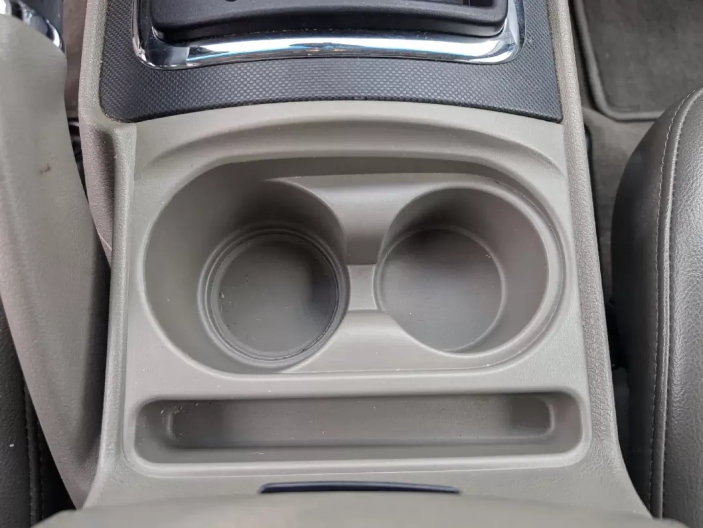 2009 /Khaki Jeep Grand Cherokee Laredo (1J8GS48K59C) with an Other engine, located at 5115 14th Ave., Columbus, GA, 31904, (706) 323-0345, 32.511494, -84.971046 - ### Discover Adventure with the 2009 Jeep Grand Cherokee Laredo at Gils Auto!<br /> <br /> Are you ready to elevate your lifestyle and embark on unforgettable journeys? The 2009 Jeep Grand Cherokee Laredo is your perfect companion for weekend adventures, family outings, or even a daily commute that - Photo#11