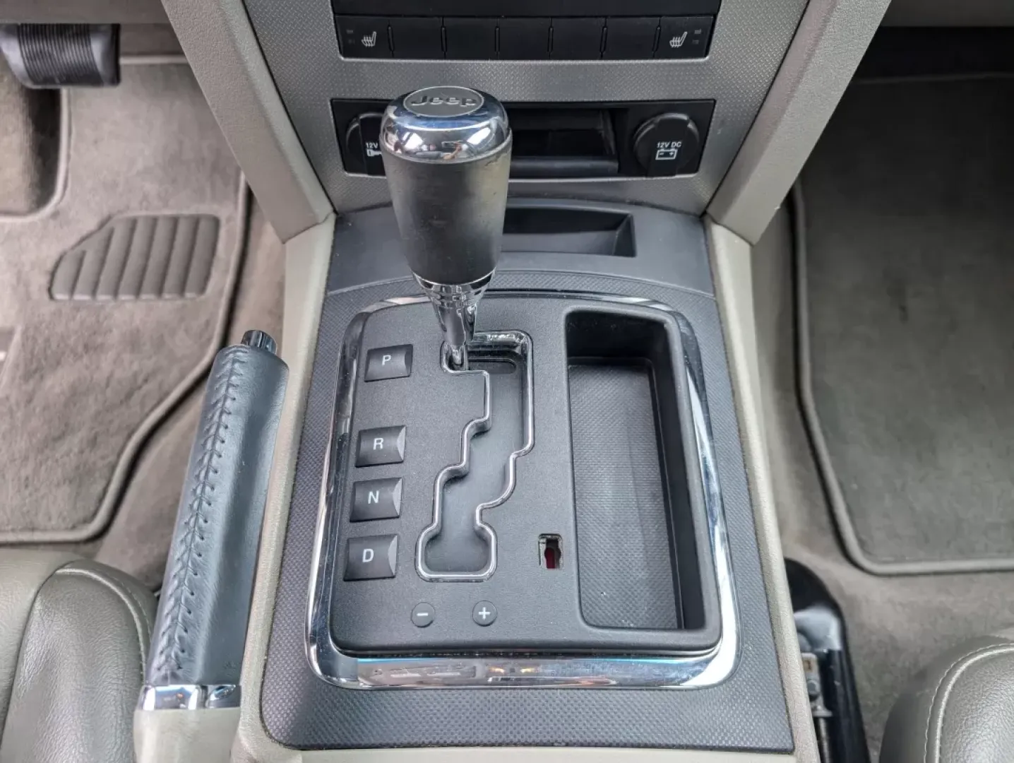 2009 /Khaki Jeep Grand Cherokee Laredo (1J8GS48K59C) with an Other engine, located at 5115 14th Ave., Columbus, GA, 31904, (706) 323-0345, 32.511494, -84.971046 - ### Discover Adventure with the 2009 Jeep Grand Cherokee Laredo at Gils Auto!<br /> <br /> Are you ready to elevate your lifestyle and embark on unforgettable journeys? The 2009 Jeep Grand Cherokee Laredo is your perfect companion for weekend adventures, family outings, or even a daily commute that - Photo#12