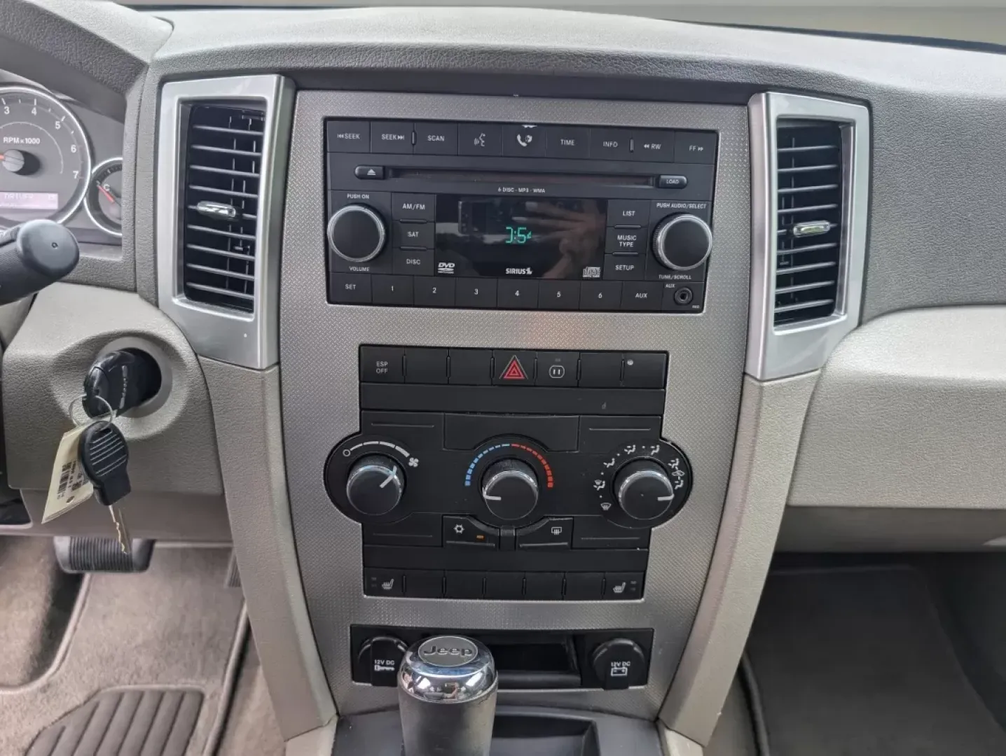 2009 /Khaki Jeep Grand Cherokee Laredo (1J8GS48K59C) with an Other engine, located at 5115 14th Ave., Columbus, GA, 31904, (706) 323-0345, 32.511494, -84.971046 - ### Discover Adventure with the 2009 Jeep Grand Cherokee Laredo at Gils Auto!<br /> <br /> Are you ready to elevate your lifestyle and embark on unforgettable journeys? The 2009 Jeep Grand Cherokee Laredo is your perfect companion for weekend adventures, family outings, or even a daily commute that - Photo#13