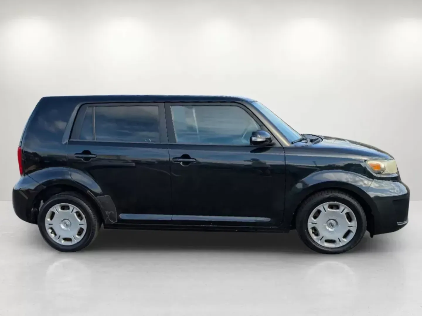 2009 Black Scion xB (JTLKE50E991) with an Gas I4 2.4L/144 engine, 4-Speed Automatic transmission, located at 3959 U.S. 80 W, Phenix City, AL, 36870, (334) 297-4885, 32.469296, -85.135185 - ### Discover Your Next Adventure with the 2009 Scion xB<br /> <br /> Are you ready to elevate your daily commute or embark on weekend adventures in style? Look no further than the 2009 Scion xB, available now at Gils Auto in Phenix City, AL. This versatile station wagon is perfect for budget-conscio - Photo#4
