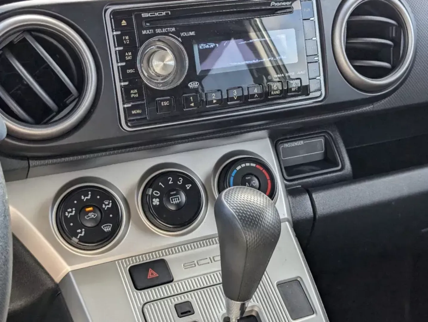 2009 Black Scion xB (JTLKE50E991) with an Gas I4 2.4L/144 engine, 4-Speed Automatic transmission, located at 3959 U.S. 80 W, Phenix City, AL, 36870, (334) 297-4885, 32.469296, -85.135185 - ### Discover Your Next Adventure with the 2009 Scion xB<br /> <br /> Are you ready to elevate your daily commute or embark on weekend adventures in style? Look no further than the 2009 Scion xB, available now at Gils Auto in Phenix City, AL. This versatile station wagon is perfect for budget-conscio - Photo#15