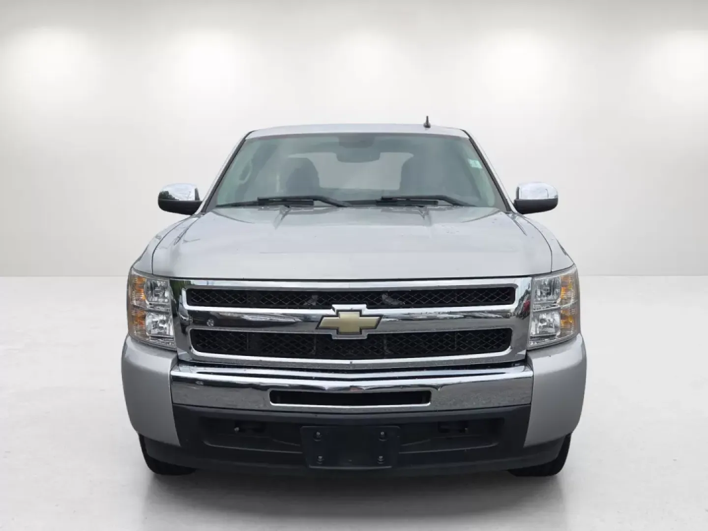 2010 /Light Titanium/Ebony Chevrolet Silverado 1500 LT (3GCRCSE08AG) with an Other engine, located at 3959 U.S. 80 W, Phenix City, AL, 36870, (334) 297-4885, 32.469296, -85.135185 - **Unlock Adventure with the 2010 Chevrolet Silverado 1500 LT at Gils Auto - Phenix City #2**<br /> <br /> Are you ready to elevate your lifestyle with a dependable pickup that's perfect for weekend adventures, hauling gear for family outings, or tackling those everyday errands? Look no further than - Photo#1