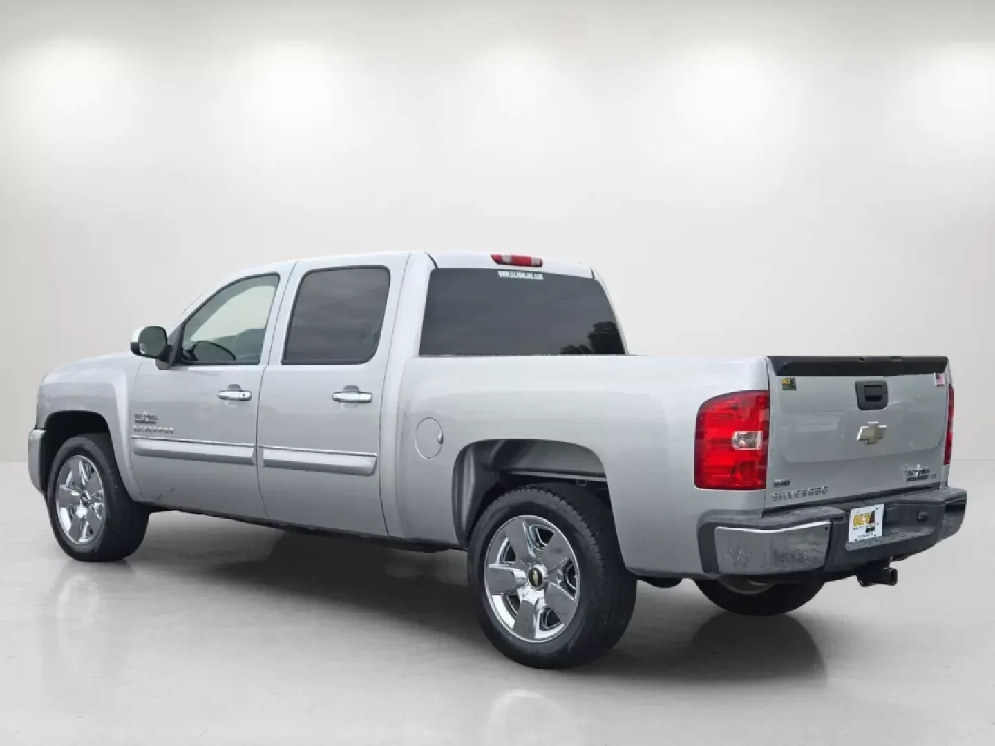 2010 /Light Titanium/Ebony Chevrolet Silverado 1500 LT (3GCRCSE08AG) with an Other engine, located at 3959 U.S. 80 W, Phenix City, AL, 36870, (334) 297-4885, 32.469296, -85.135185 - **Unlock Adventure with the 2010 Chevrolet Silverado 1500 LT at Gils Auto - Phenix City #2**<br /> <br /> Are you ready to elevate your lifestyle with a dependable pickup that's perfect for weekend adventures, hauling gear for family outings, or tackling those everyday errands? Look no further than - Photo#6