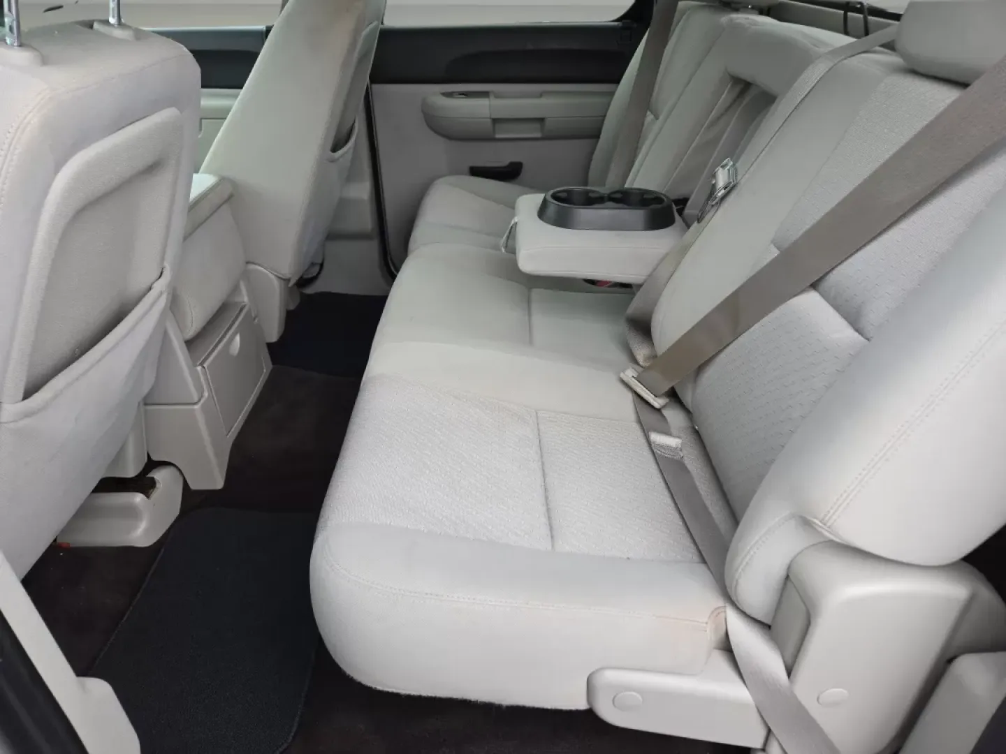 2010 /Light Titanium/Ebony Chevrolet Silverado 1500 LT (3GCRCSE08AG) with an Other engine, located at 3959 U.S. 80 W, Phenix City, AL, 36870, (334) 297-4885, 32.469296, -85.135185 - **Unlock Adventure with the 2010 Chevrolet Silverado 1500 LT at Gils Auto - Phenix City #2**<br /> <br /> Are you ready to elevate your lifestyle with a dependable pickup that's perfect for weekend adventures, hauling gear for family outings, or tackling those everyday errands? Look no further than - Photo#12