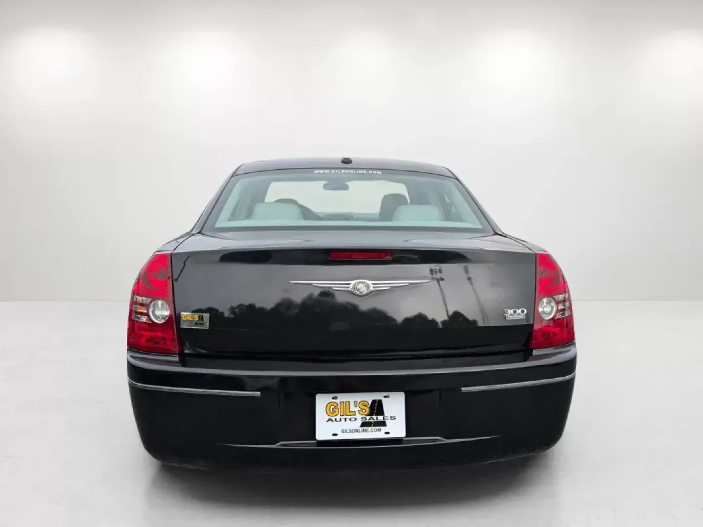 2010 /Dark Khaki/Light Gray Stone Chrysler 300 Touring Signature (2C3CA5CV4AH) with an Gas V6 3.5L/215 engine, 4-Speed Automatic transmission, located at 1430 Gateway Drive, Opelika, AL, 36801, (334) 239-0944, 32.637871, -85.409790 - 2010 Chrysler 300 Touring Signature - Photo#5