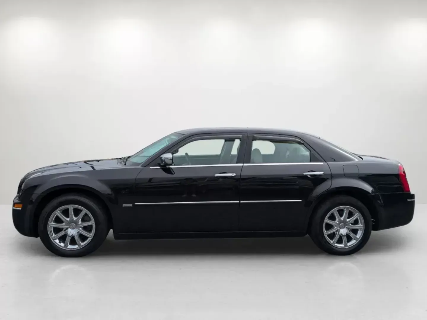 2010 /Dark Khaki/Light Gray Stone Chrysler 300 Touring Signature (2C3CA5CV4AH) with an Gas V6 3.5L/215 engine, 4-Speed Automatic transmission, located at 1430 Gateway Drive, Opelika, AL, 36801, (334) 239-0944, 32.637871, -85.409790 - 2010 Chrysler 300 Touring Signature - Photo#7