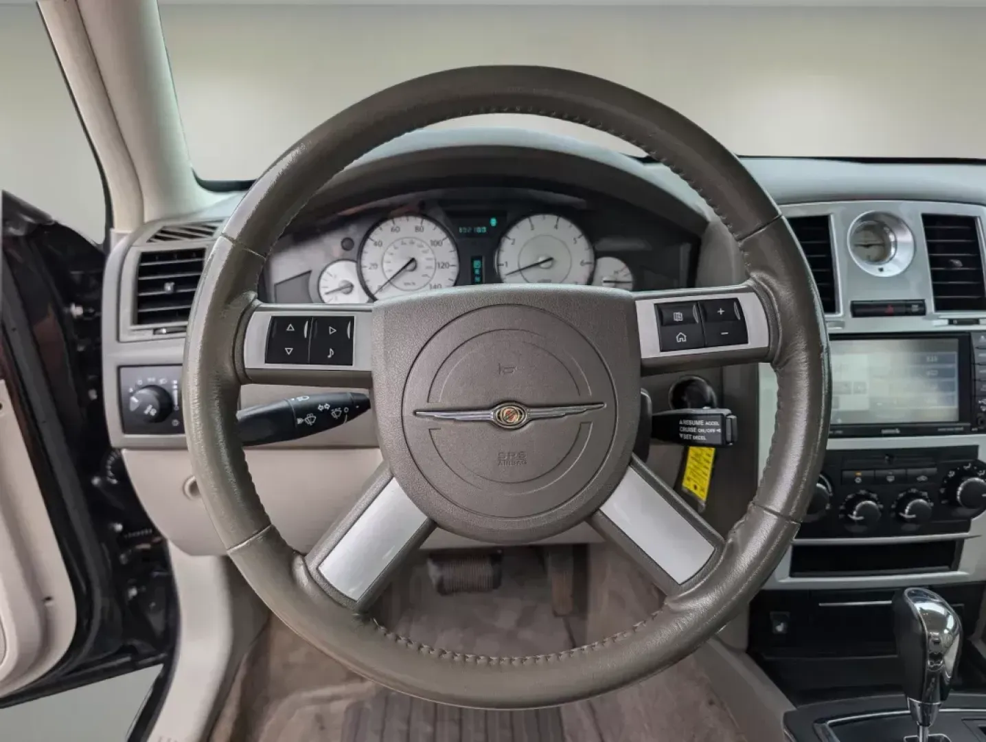 2010 /Dark Khaki/Light Gray Stone Chrysler 300 Touring Signature (2C3CA5CV4AH) with an Gas V6 3.5L/215 engine, 4-Speed Automatic transmission, located at 1430 Gateway Drive, Opelika, AL, 36801, (334) 239-0944, 32.637871, -85.409790 - 2010 Chrysler 300 Touring Signature - Photo#15