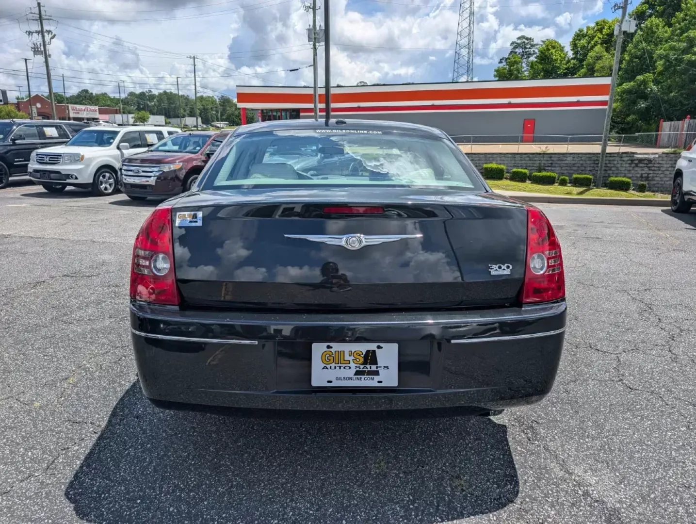 2010 /Dark Khaki/Light Gray Stone Chrysler 300 Touring Signature (2C3CA5CV9AH) with an Gas V6 3.5L/215 engine, 4-Speed Automatic transmission, located at 3959 U.S. 80 W, Phenix City, AL, 36870, (334) 297-4885, 32.469296, -85.135185 - 2010 Chrysler 300 Touring Signature - Photo#5