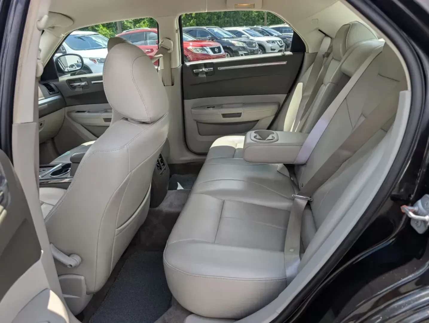2010 /Dark Khaki/Light Gray Stone Chrysler 300 Touring Signature (2C3CA5CV9AH) with an Gas V6 3.5L/215 engine, 4-Speed Automatic transmission, located at 3959 U.S. 80 W, Phenix City, AL, 36870, (334) 297-4885, 32.469296, -85.135185 - 2010 Chrysler 300 Touring Signature - Photo#10