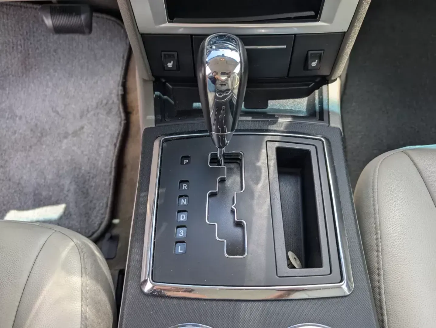 2010 /Dark Khaki/Light Gray Stone Chrysler 300 Touring Signature (2C3CA5CV9AH) with an Gas V6 3.5L/215 engine, 4-Speed Automatic transmission, located at 3959 U.S. 80 W, Phenix City, AL, 36870, (334) 297-4885, 32.469296, -85.135185 - 2010 Chrysler 300 Touring Signature - Photo#13