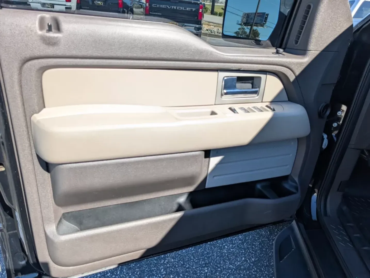 2010 Ford F-150 XLT (1FTEW1C84AF) with an Other engine, located at 3959 U.S. 80 W, Phenix City, AL, 36870, (334) 297-4885, 32.469296, -85.135185 - Embrace the freedom of the open road with the 2010 Ford F-150, the perfect companion for weekend adventures and everyday errands alike! Whether you're hauling gear for a family camping trip or navigating busy streets, this dependable pickup truck is designed to enhance your lifestyle while offering - Photo#9