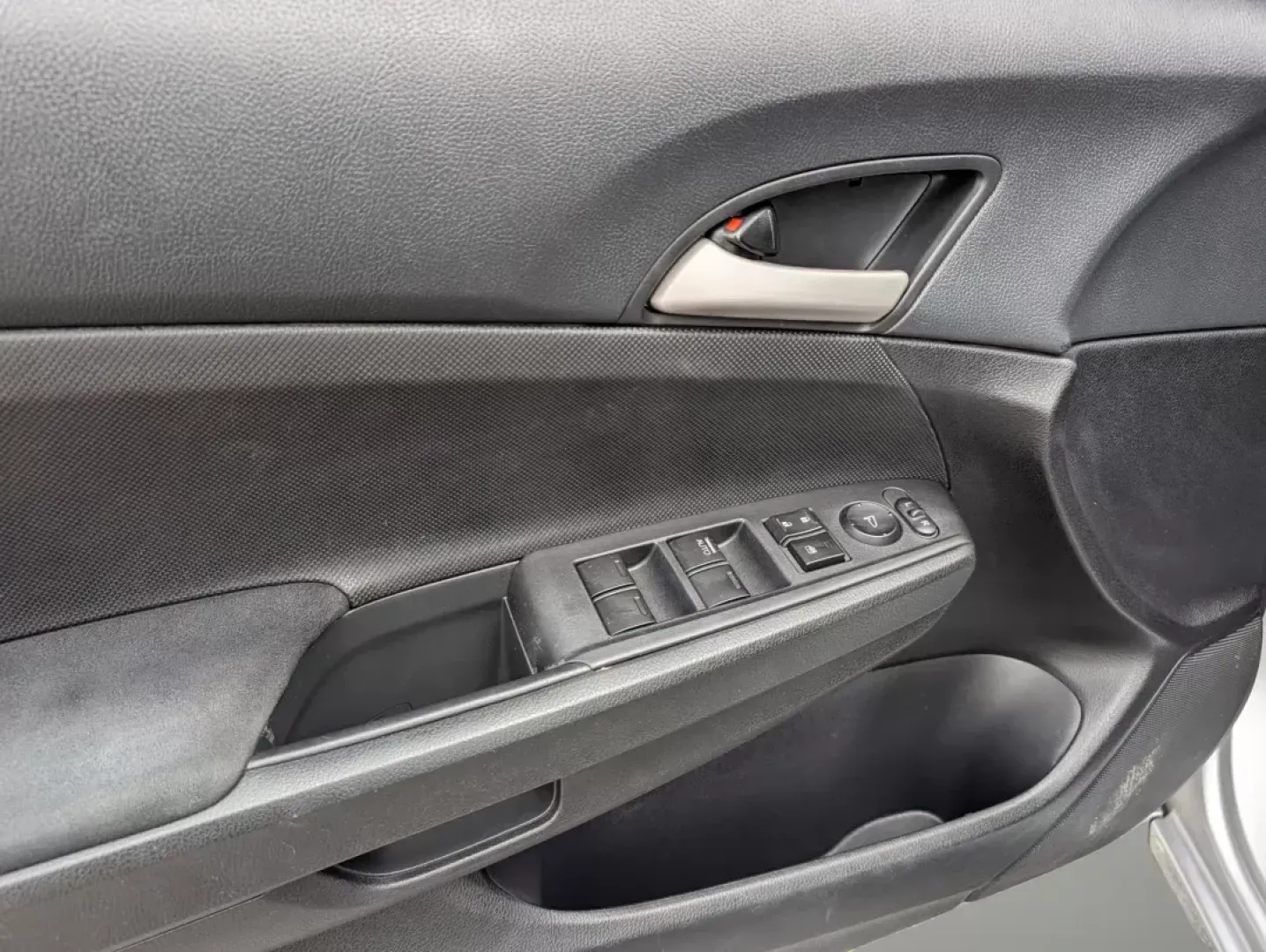 2010 Honda Accord Sdn LX (1HGCP2F35AA) with an Other engine, located at 804 22nd Ave, Phenix City, AL, 36870, (334) 297-1860, 32.484749, -85.024475 - Discover the perfect blend of reliability and comfort with our 2010 Honda Accord Sdn LX, ideal for budget-conscious buyers, growing families, and daily commuters alike. This well-maintained sedan, with a sleek silver exterior, has a mileage of just 126,952 miles, making it a fantastic choice for any - Photo#8