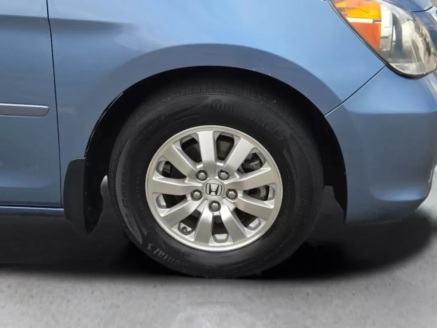 2010 Honda Odyssey EX-L (5FNRL3H67AB) with an Other engine, located at 1430 Gateway Drive, Opelika, AL, 36801, (334) 239-0944, 32.637871, -85.409790 - **Discover Family Adventures with the 2010 Honda Odyssey EX-L at Gils Auto in Phenix City, AL!**<br /> <br /> Are you searching for the perfect vehicle for your growing family or planning a weekend road trip? Look no further than the stunning 2010 Honda Odyssey EX-L, available now at Gils Auto, a le - Photo#2